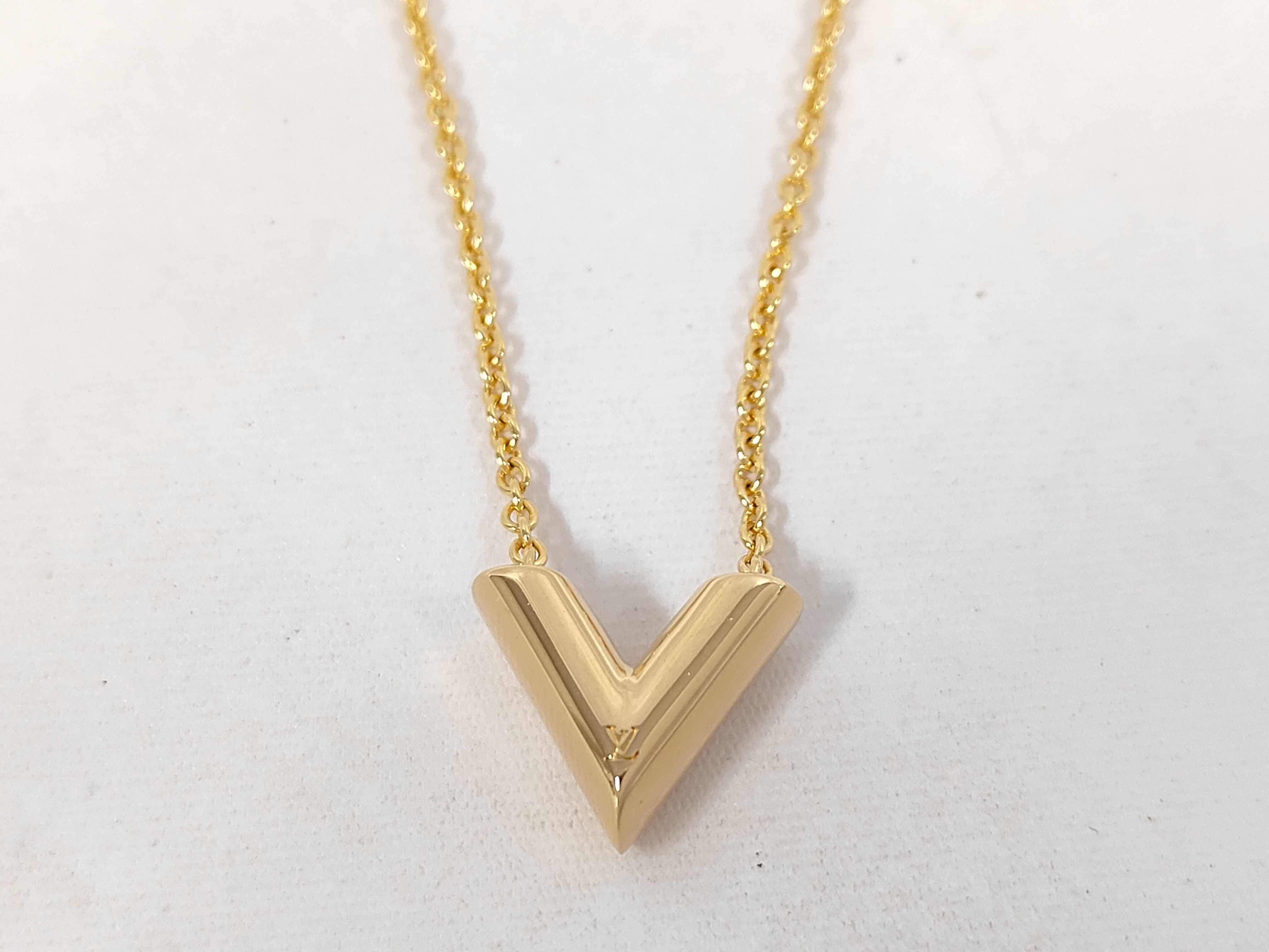 Essential V Necklace M00857 Gold Necklace