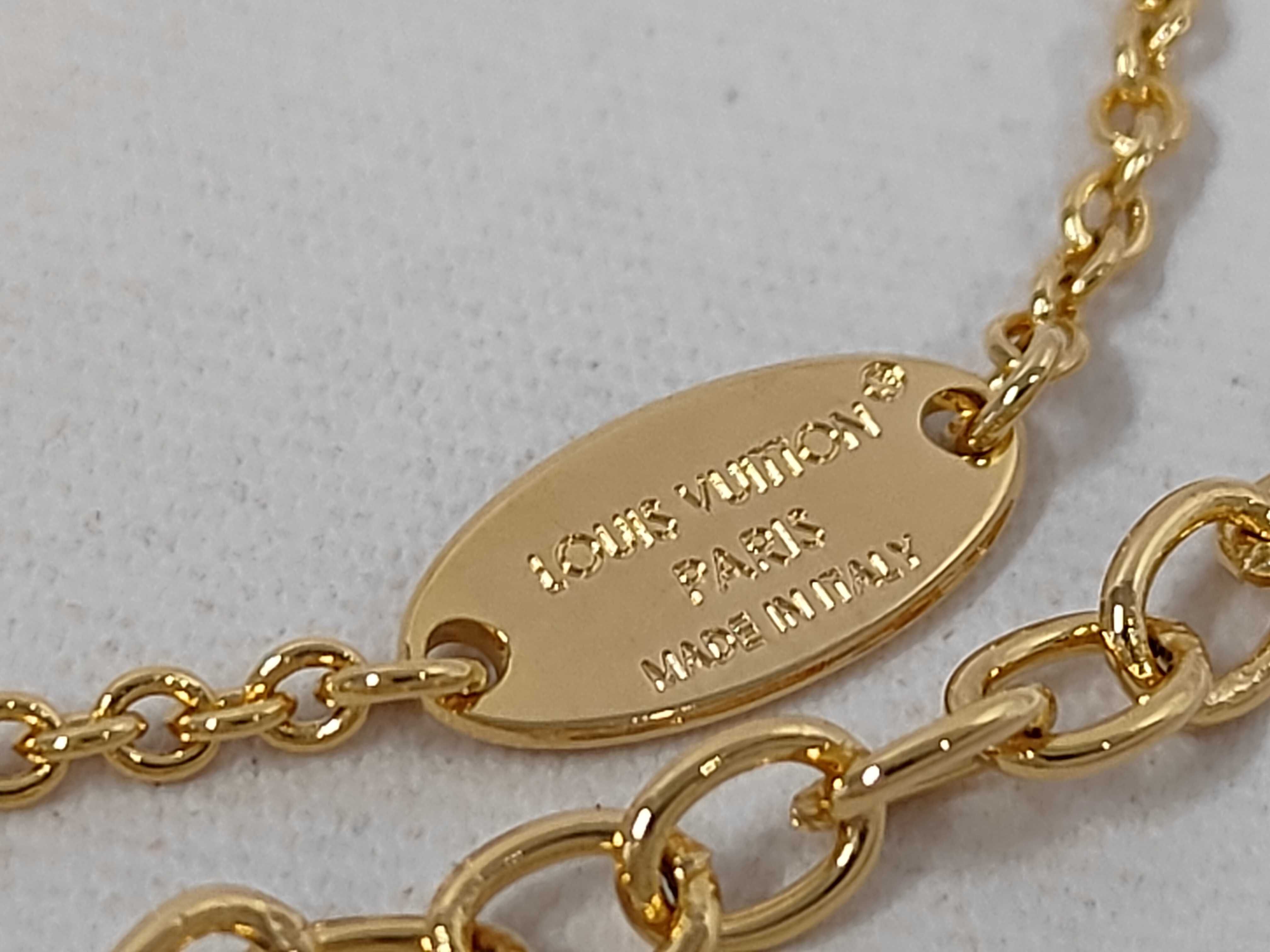 Essential V Necklace M00857 Gold Necklace — view 6