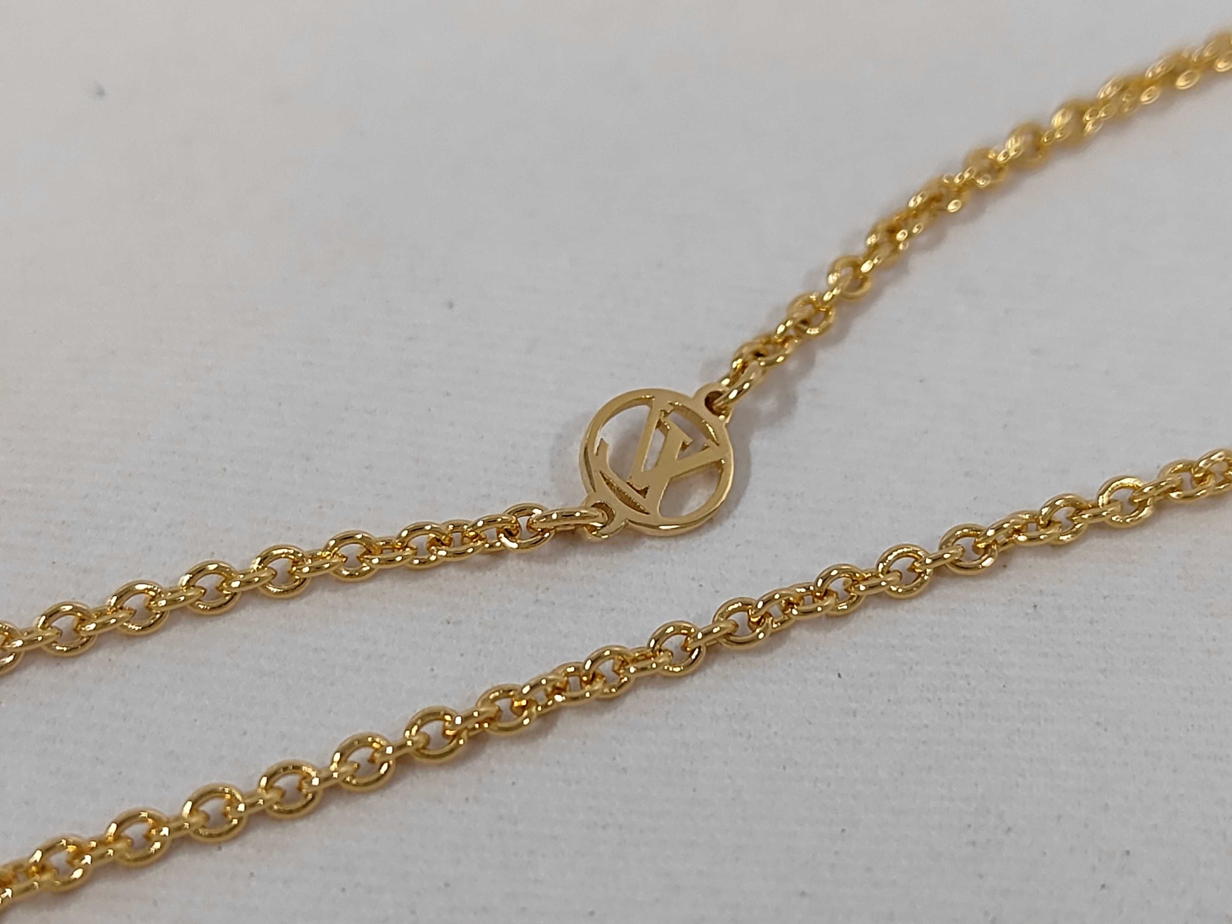 Essential V Necklace M00857 Gold Necklace — view 7
