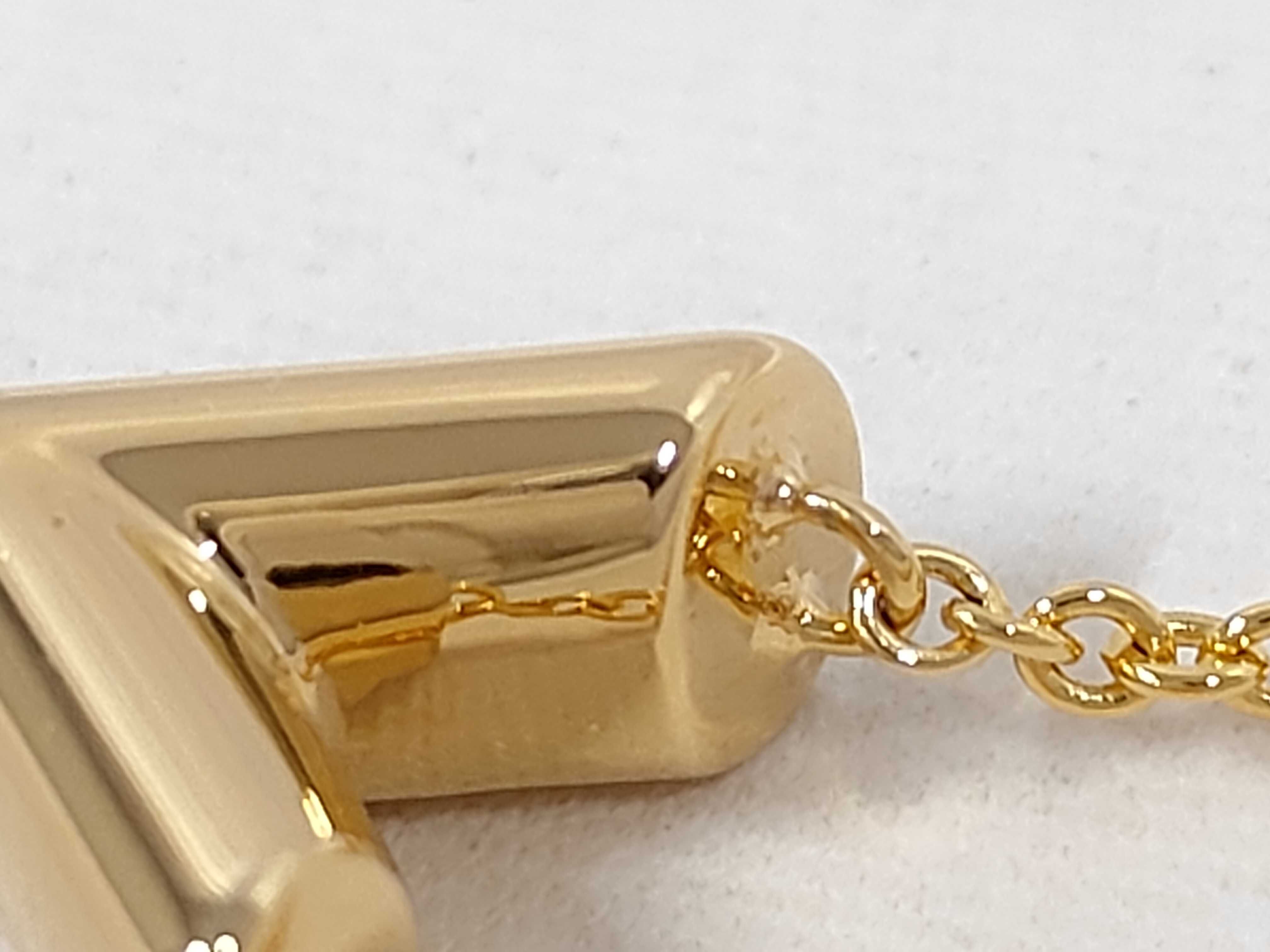 Essential V Necklace M00857 Gold Necklace — view 9