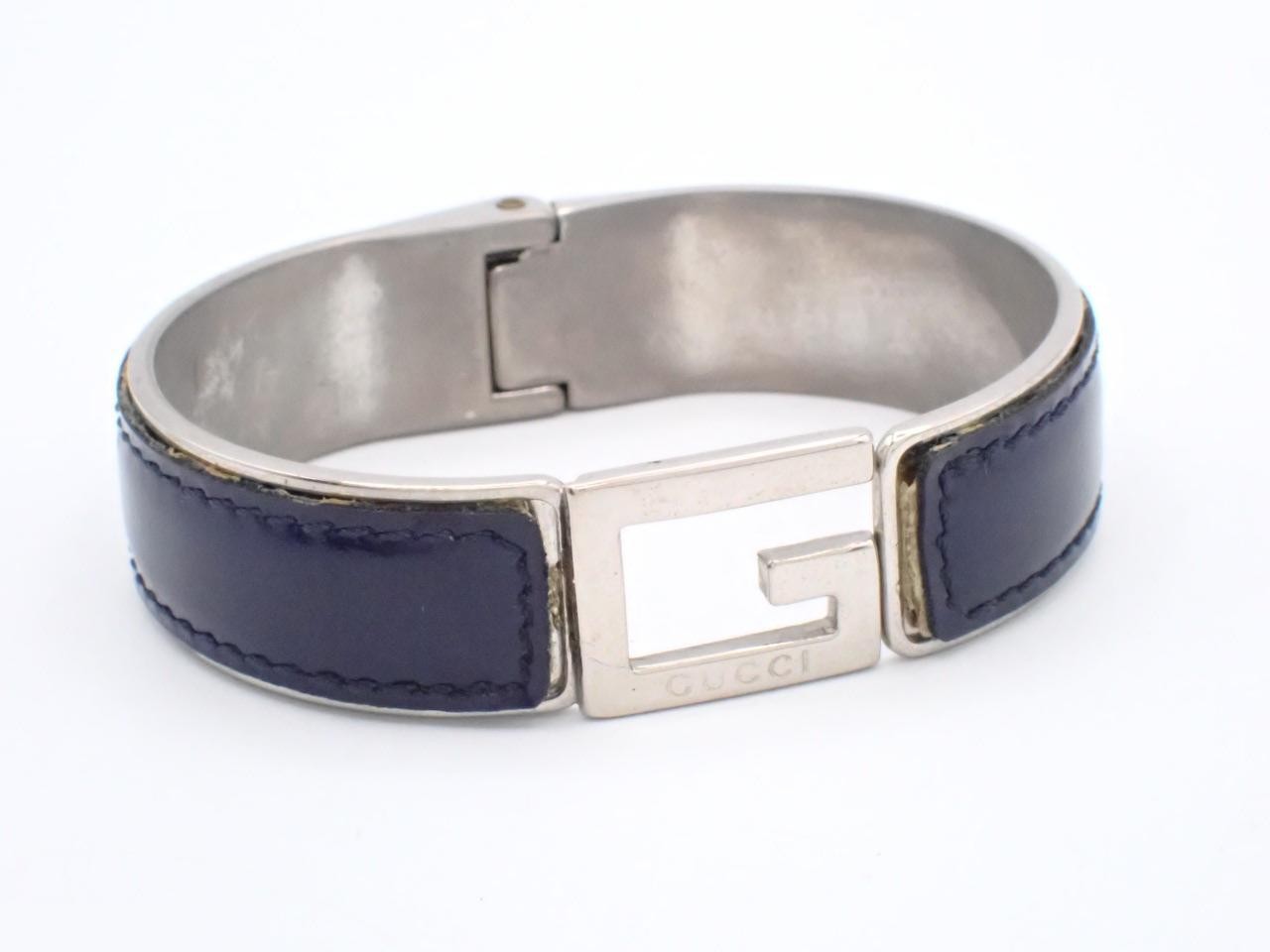 Bangle, G logo, leather, silver and navy, wrist circumference approximately 18cm — view 3