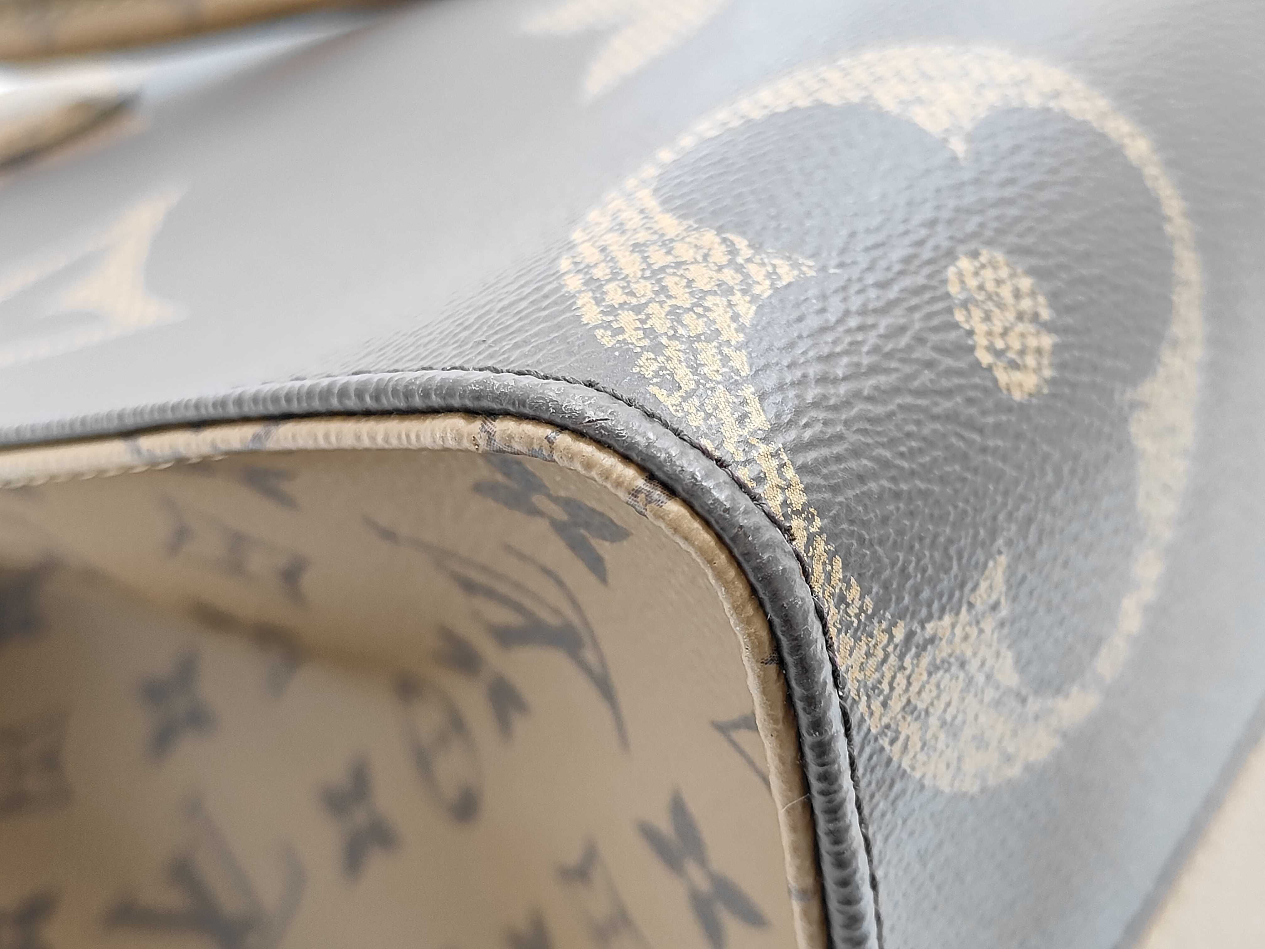M45321 OnTheGo MM IC Tote Bag — view 13