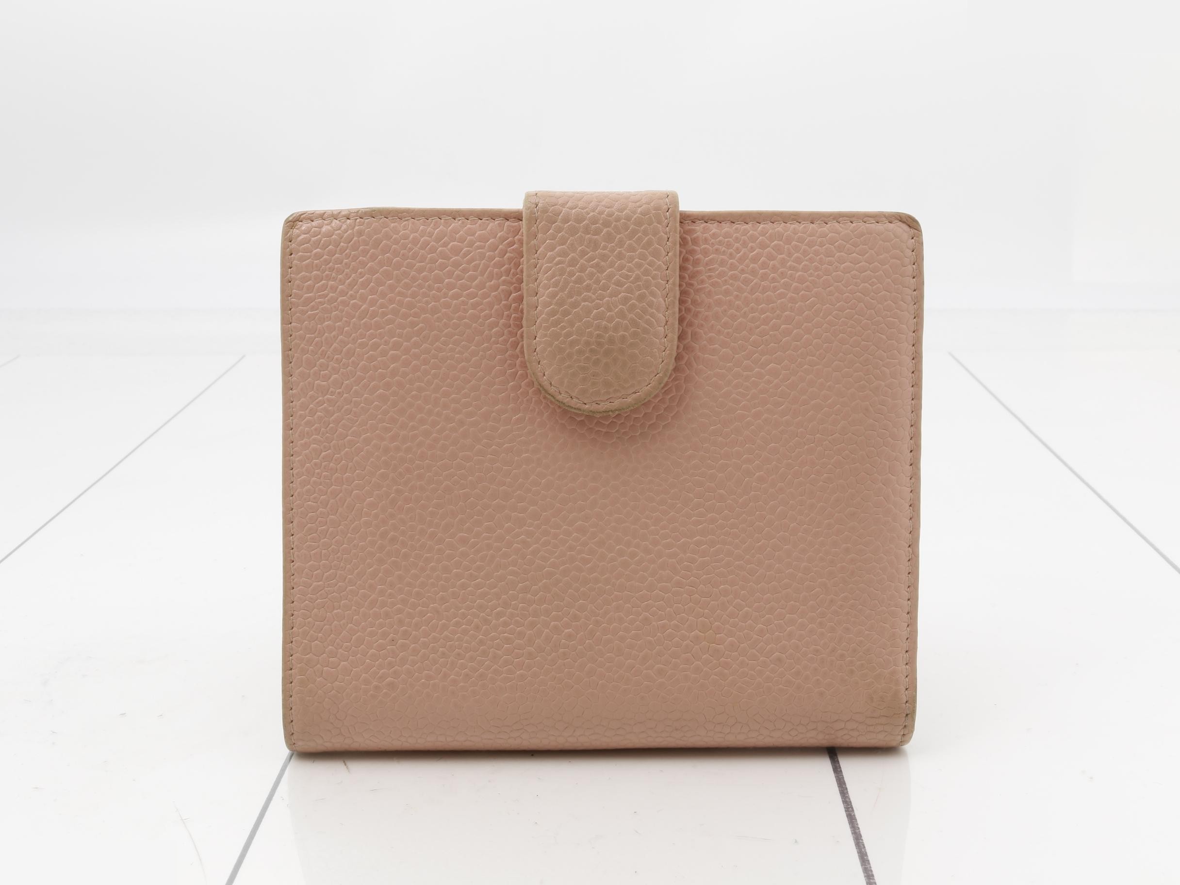 Caviar leather bi-fold wallet with Coco Mark, pink — view 2