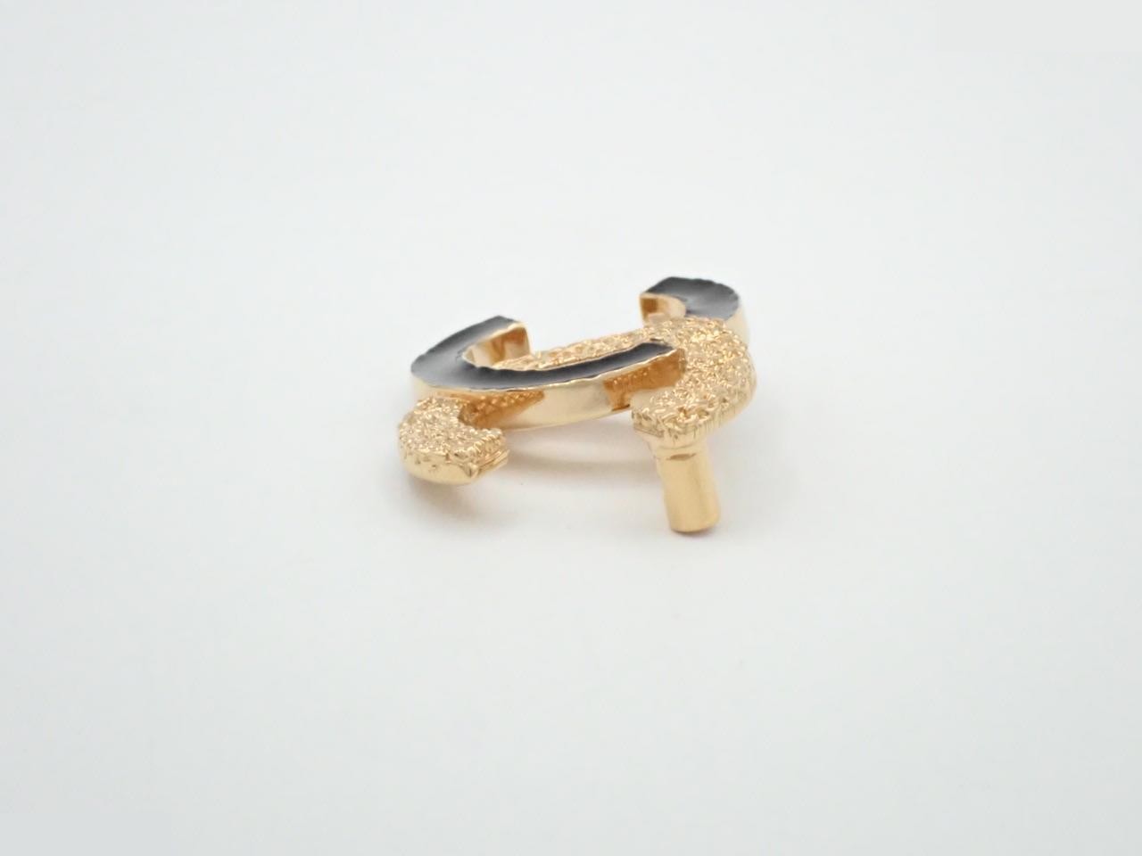 brooch — view 3