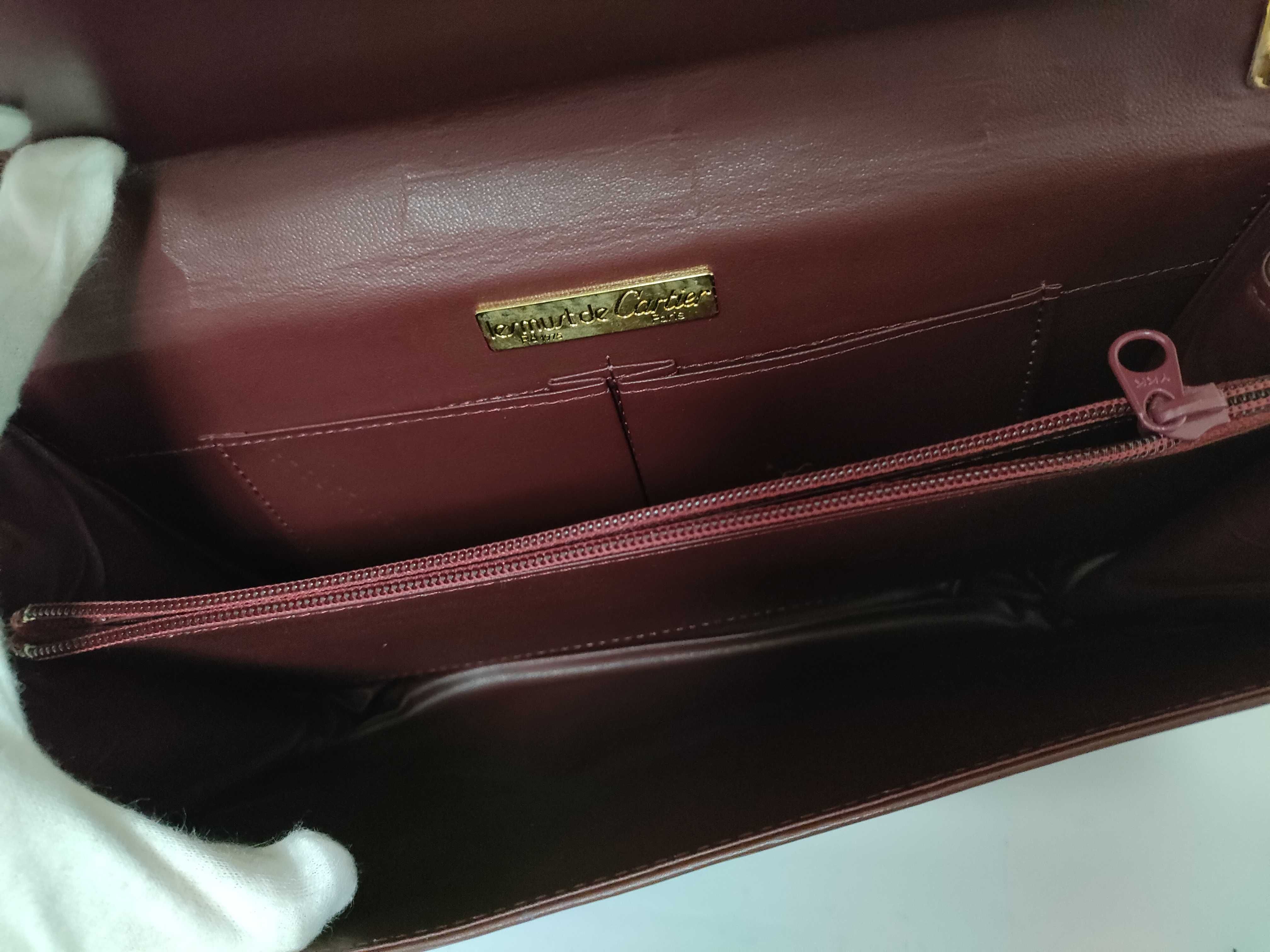 Must line leather chain shoulder bag. — view 11