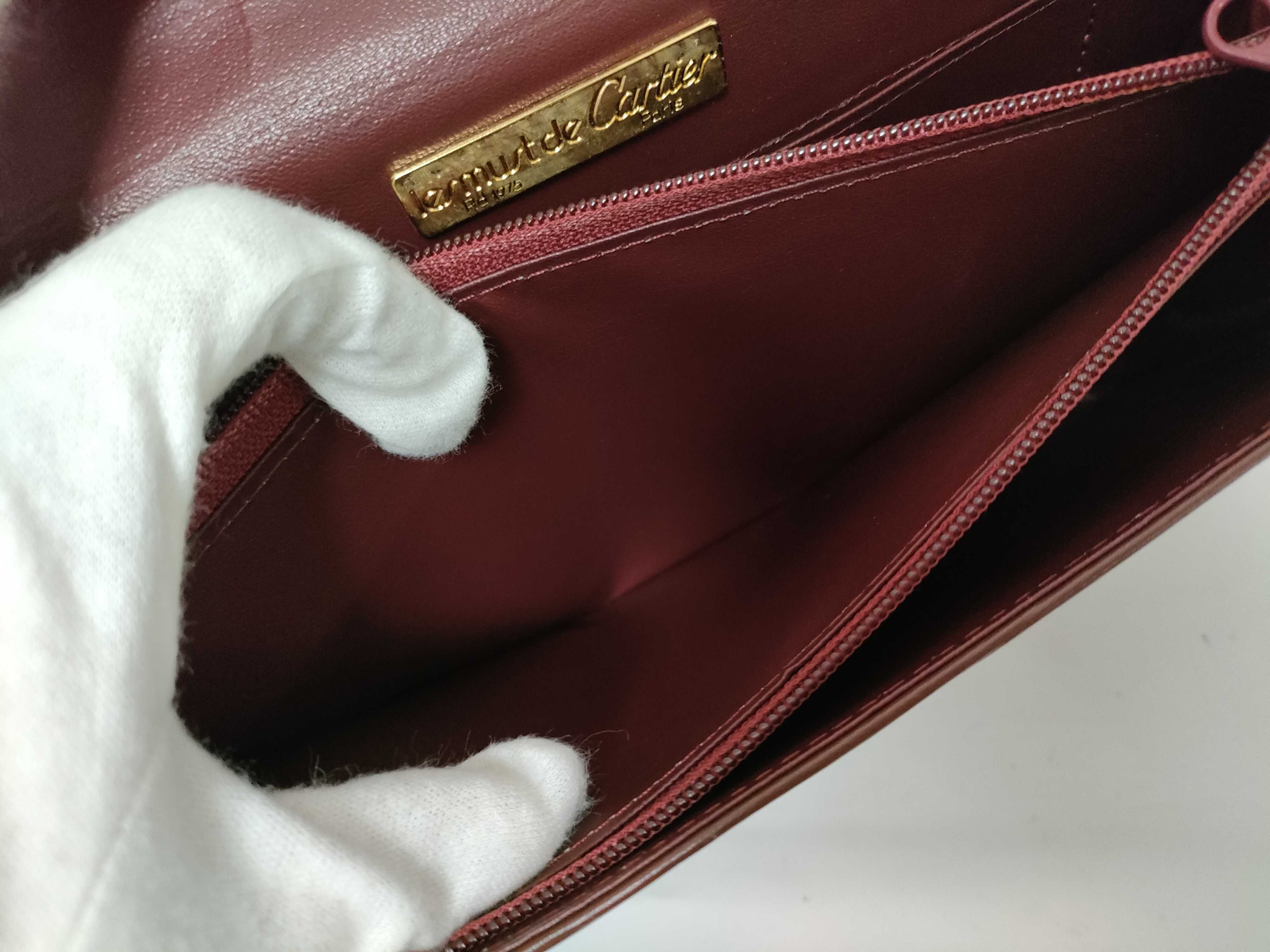 Must line leather chain shoulder bag. — view 13