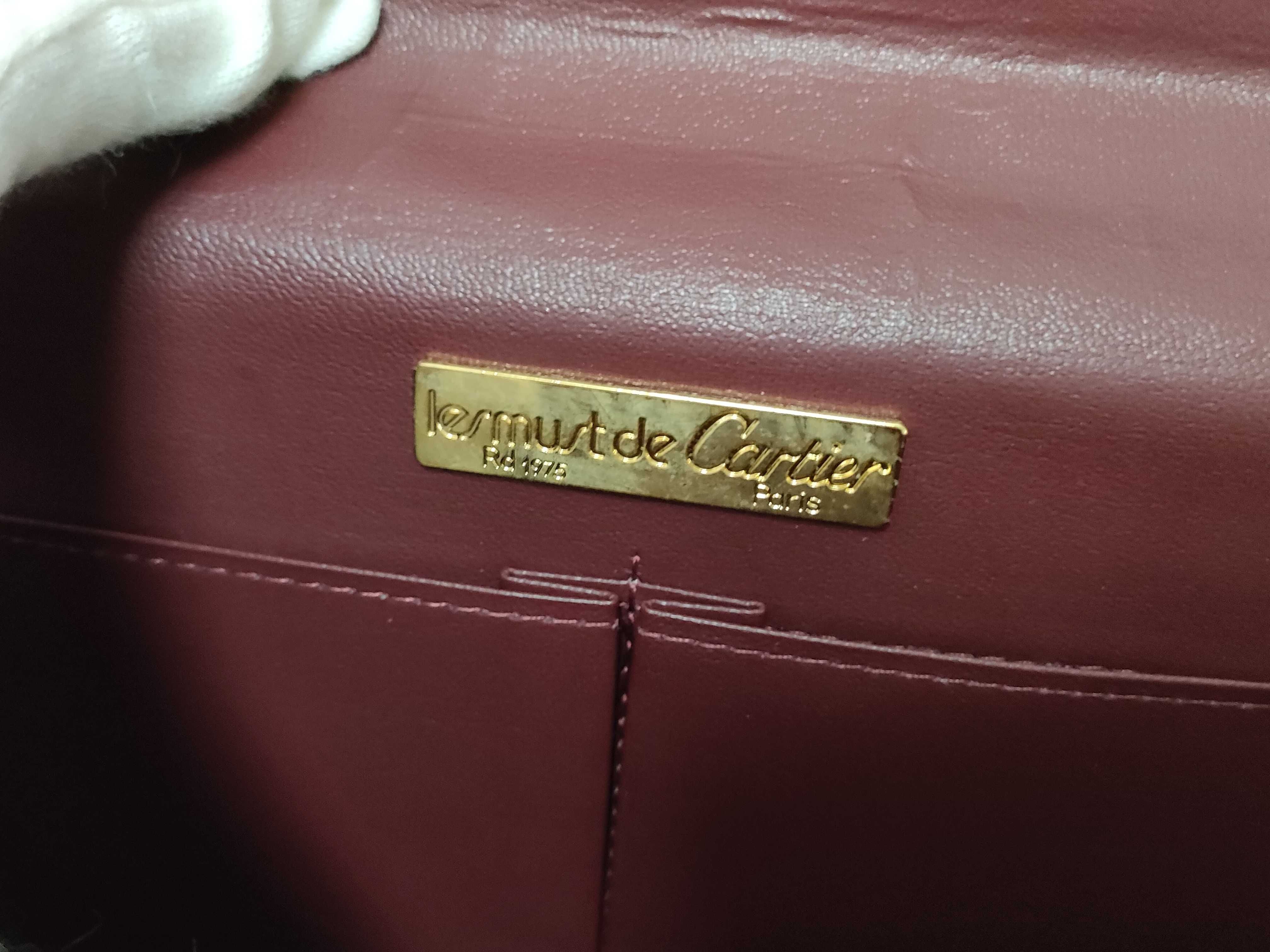 Must line leather chain shoulder bag. — view 9