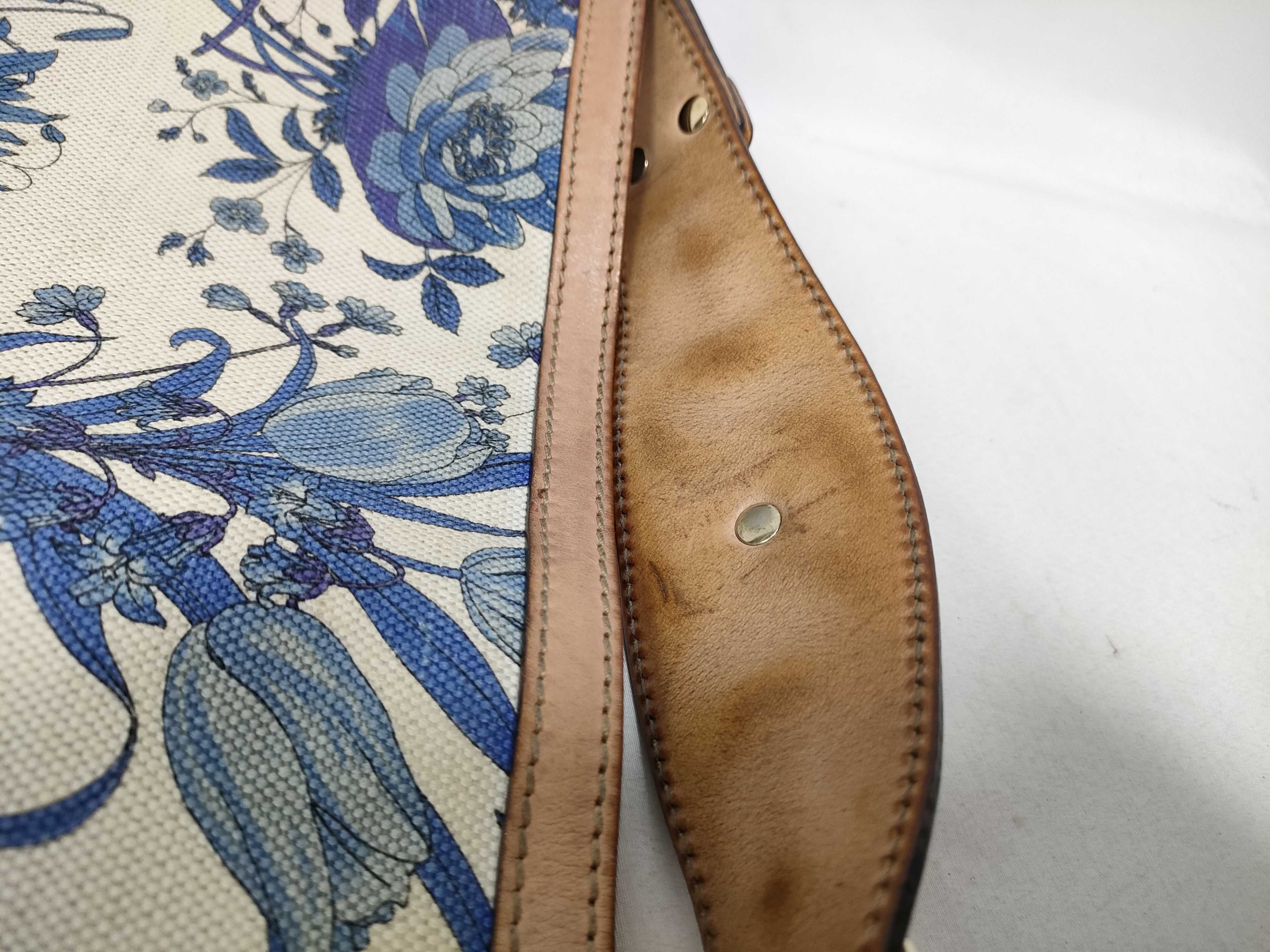 Blue Floral Canvas Kidney-Shaped Wrist Bag (Handbag) — view 7
