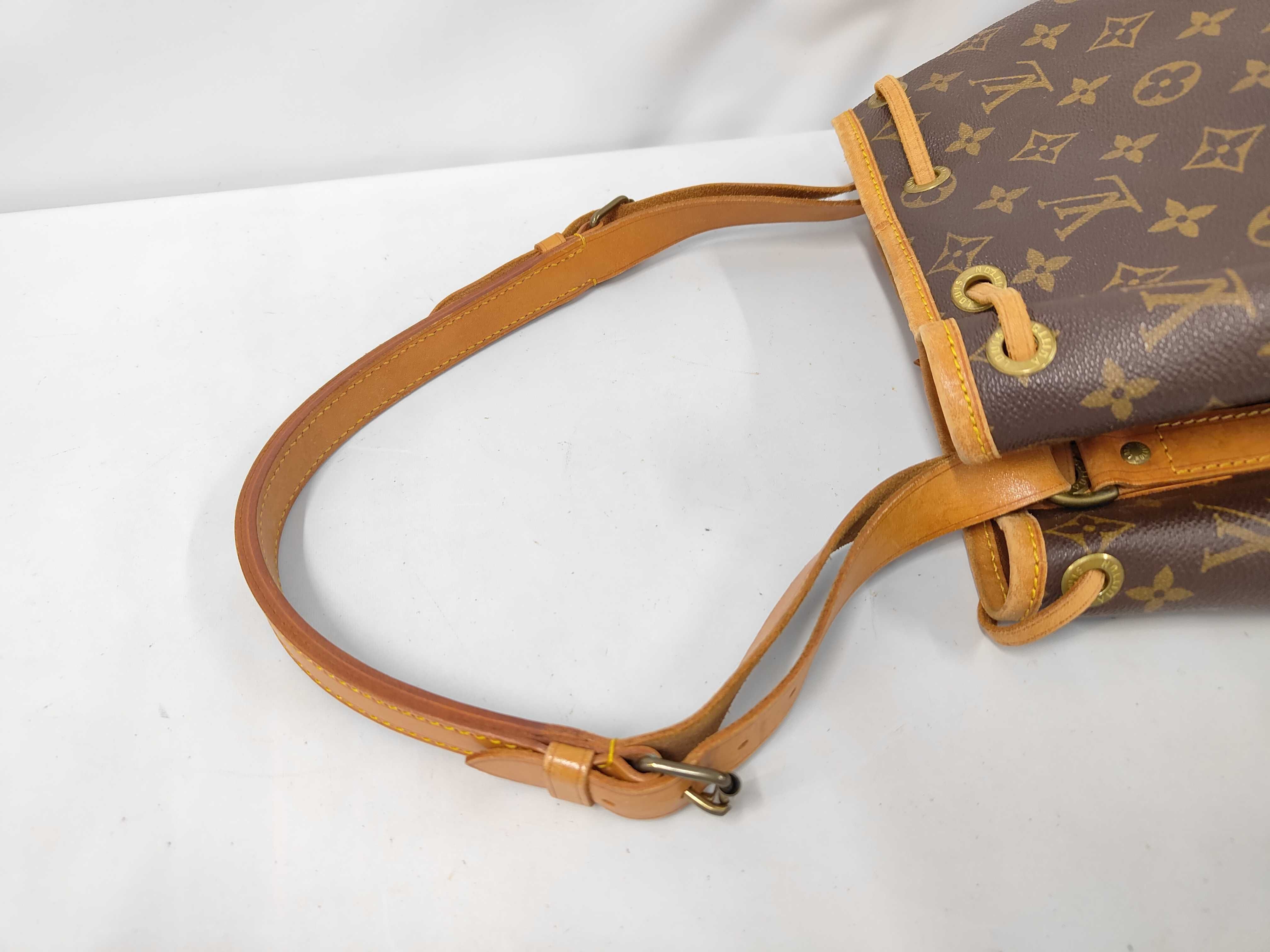 LV Noé Monogram Shoulder Bag — view 6