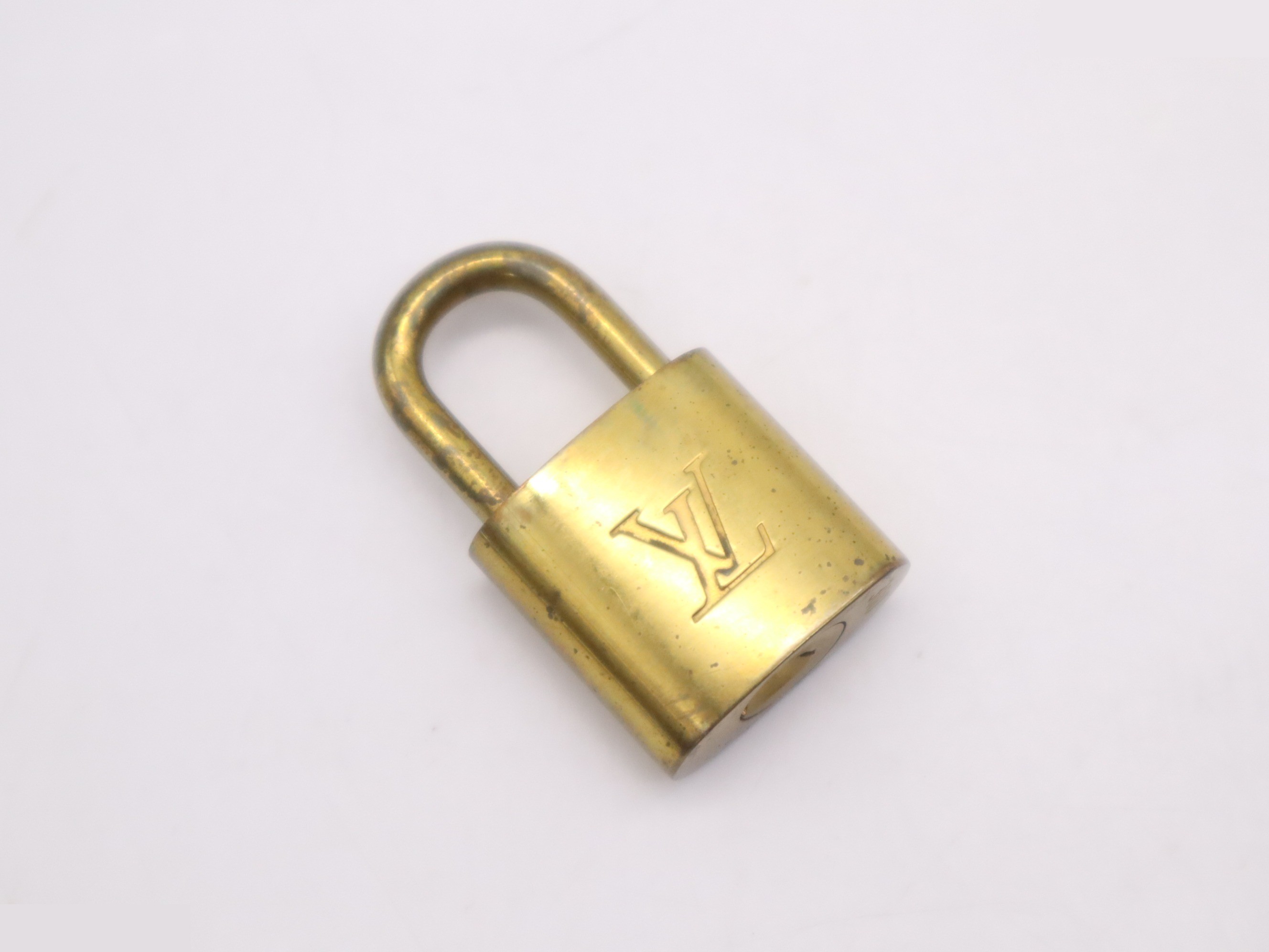 Keepall 50 with padlock, 2 keys, name tag, handle, and dust bag. — view 8