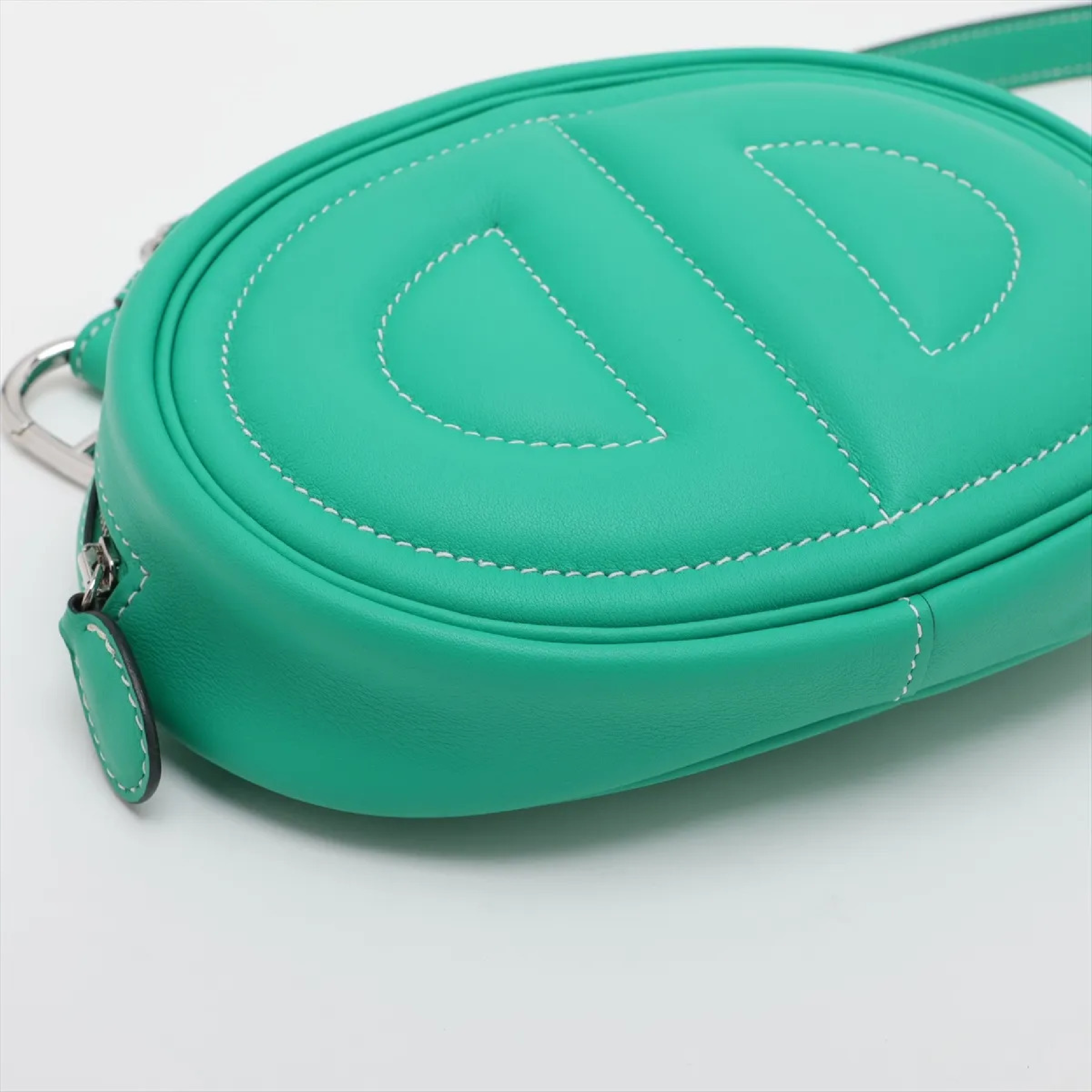 In the Loop Verso Veau Swift Z: 2021 model. Includes box and dust bag. Shoulder bag. — view 5