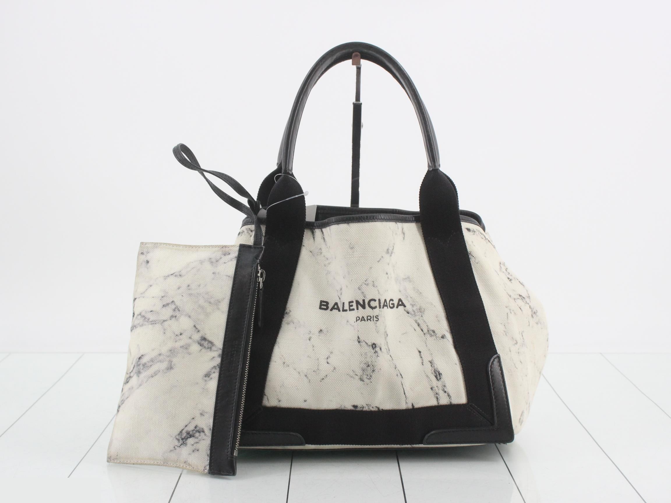 Navy Cabas with pouch
