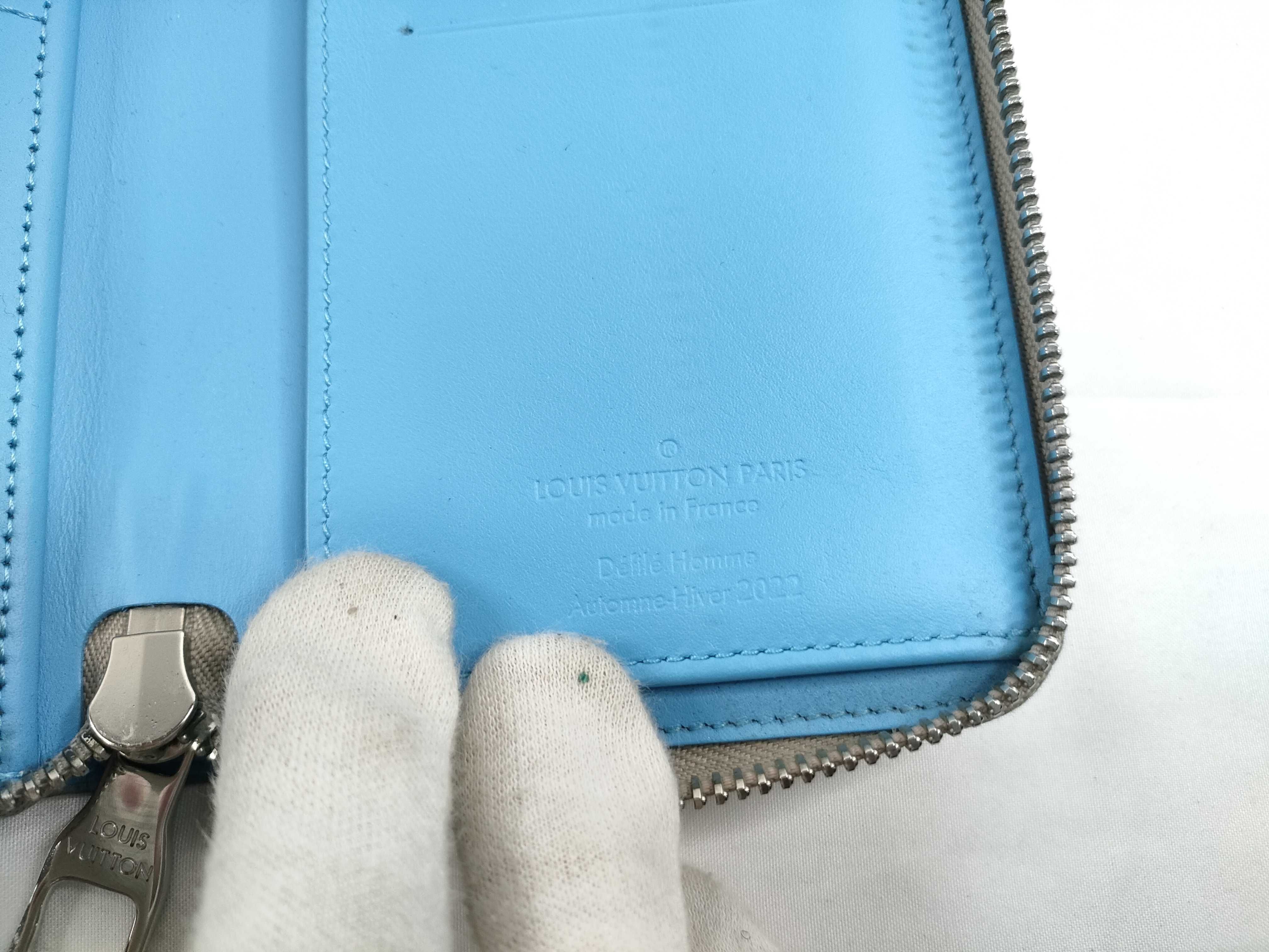M81573 Climbing Zippy Wallet — view 9