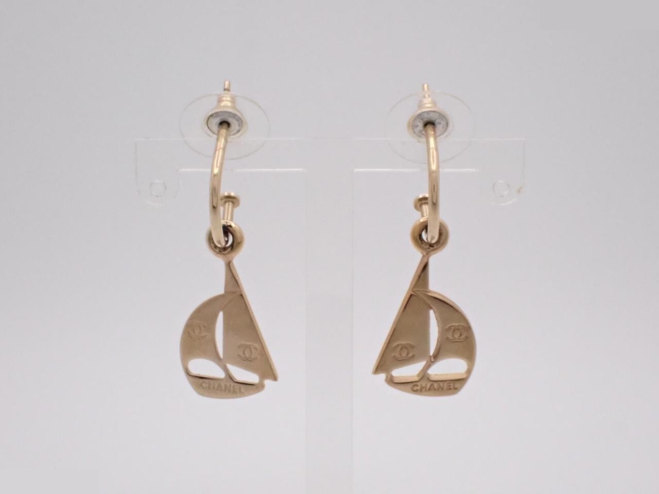 Coco Yacht Swing Gold Earrings