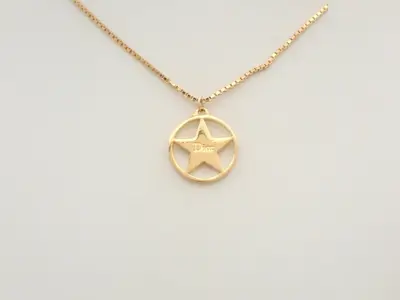 Other line: Precious metal necklaces and pendants, neck circumference approximately 46 cm.
