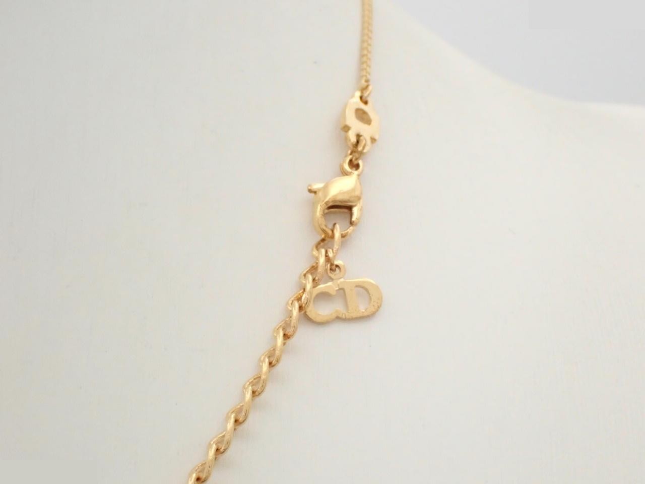 Other line: Precious metal necklaces and pendants, neck circumference approximately 46 cm. — view 2