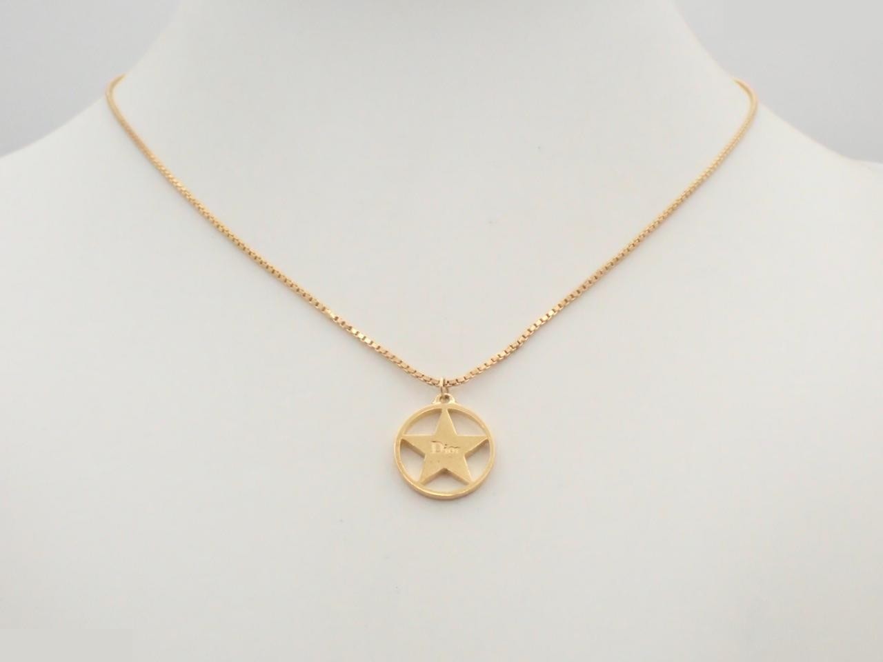 Other line: Precious metal necklaces and pendants, neck circumference approximately 46 cm. — view 3