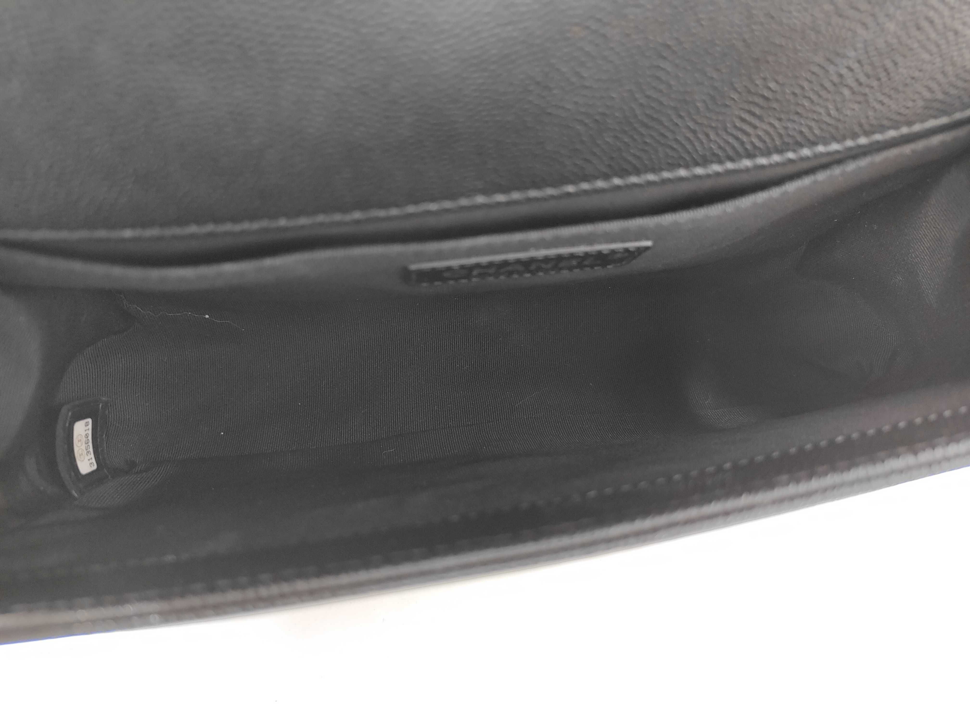 Boy Chanel 25 Black Caviar Leather Women's Shoulder Bag — view 9
