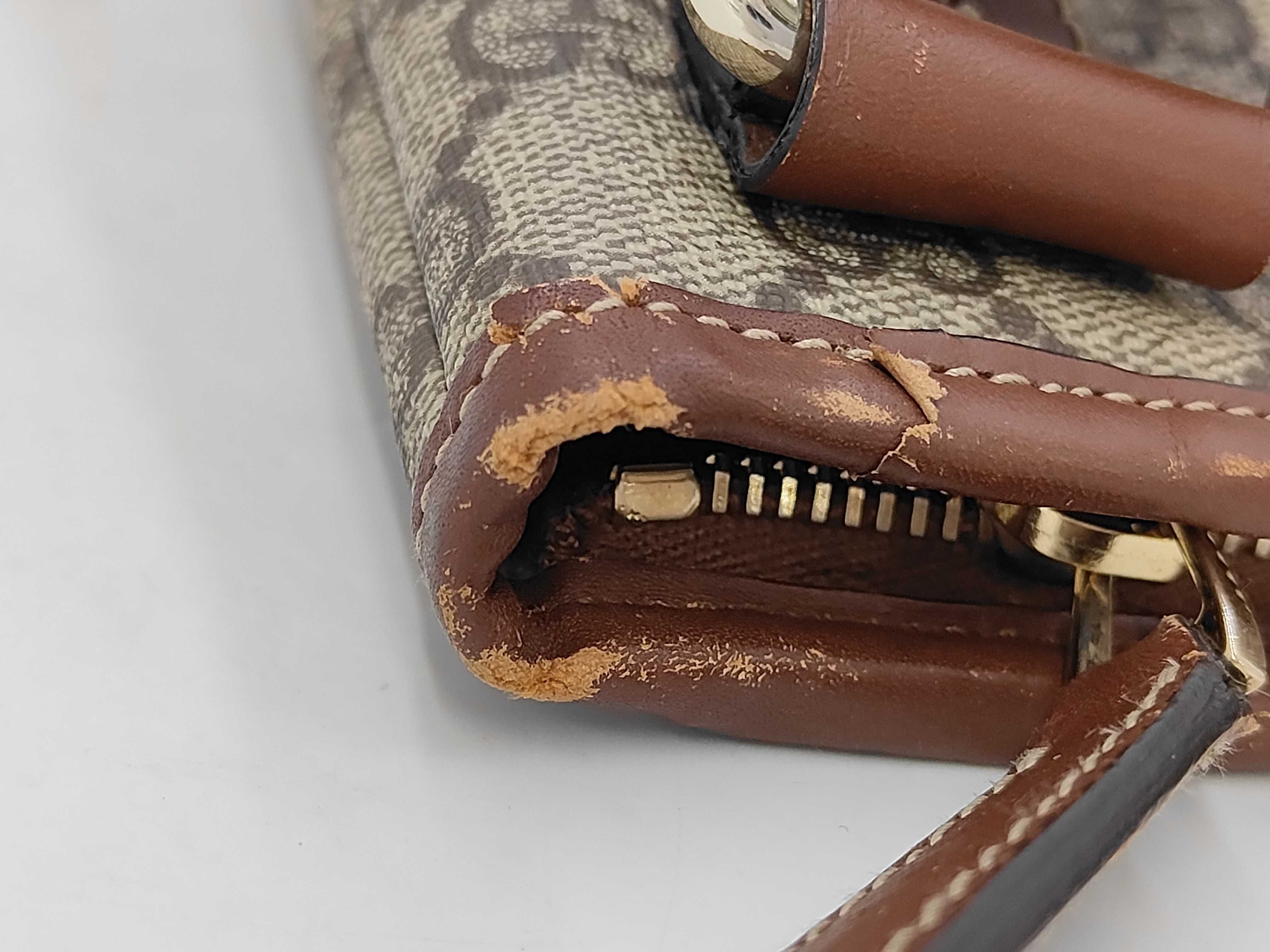 GG Supreme Shoulder Bag — view 8