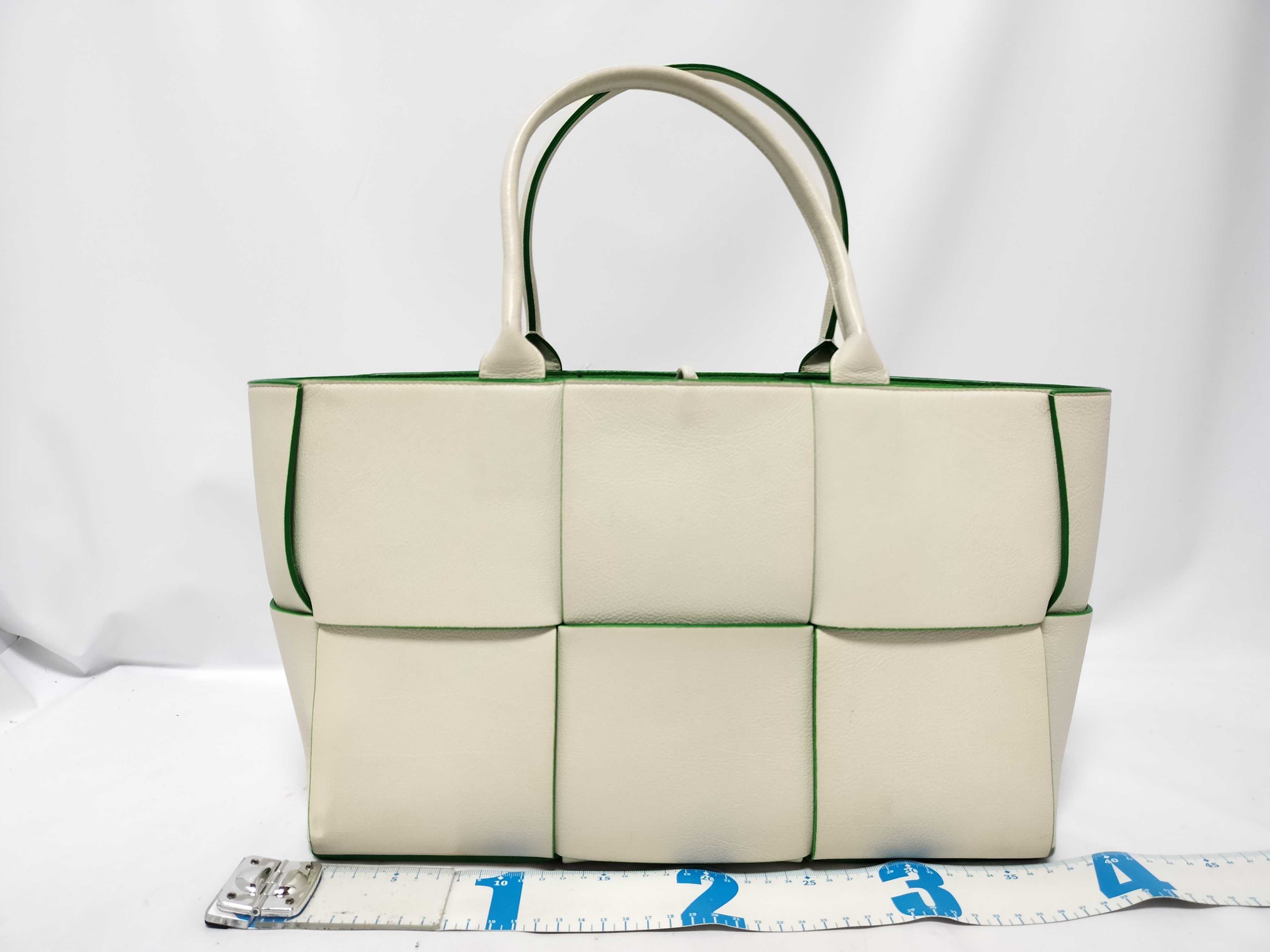 Intrecciato Bottega Veneta Arco Tote Maxi Intrecciato Green Tote Bag — view 2