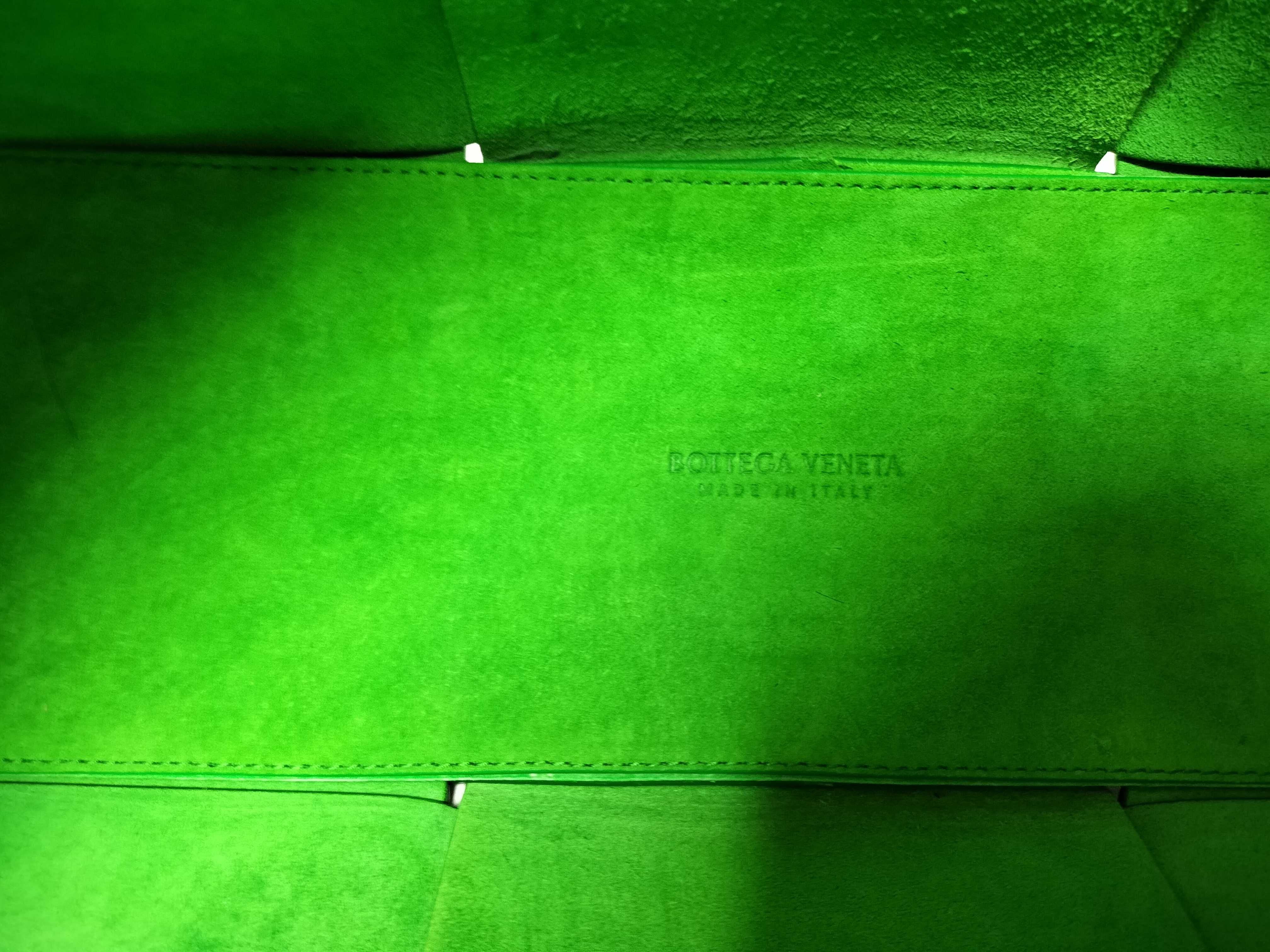 Intrecciato Bottega Veneta Arco Tote Maxi Intrecciato Green Tote Bag — view 11