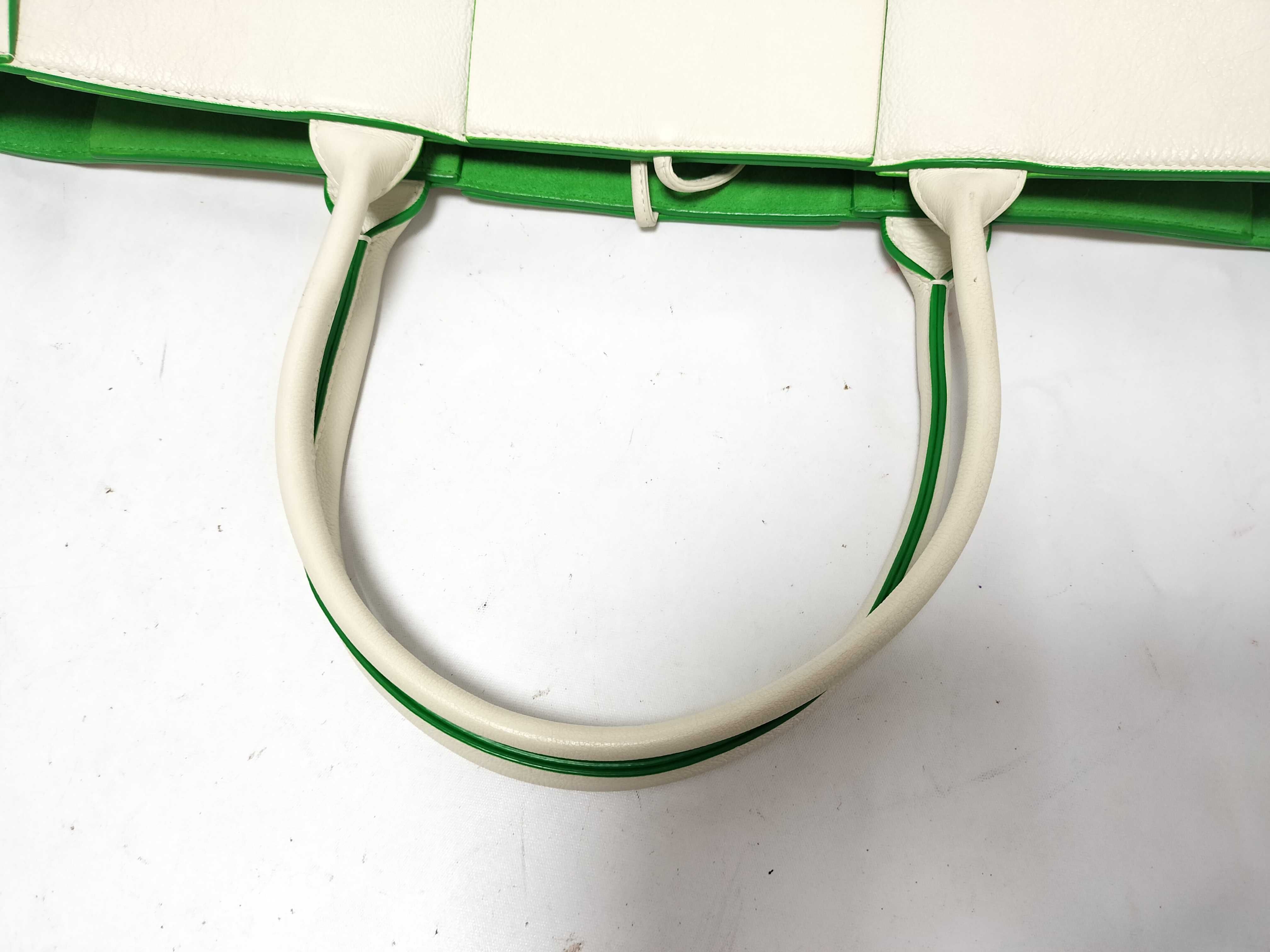 Intrecciato Bottega Veneta Arco Tote Maxi Intrecciato Green Tote Bag — view 3