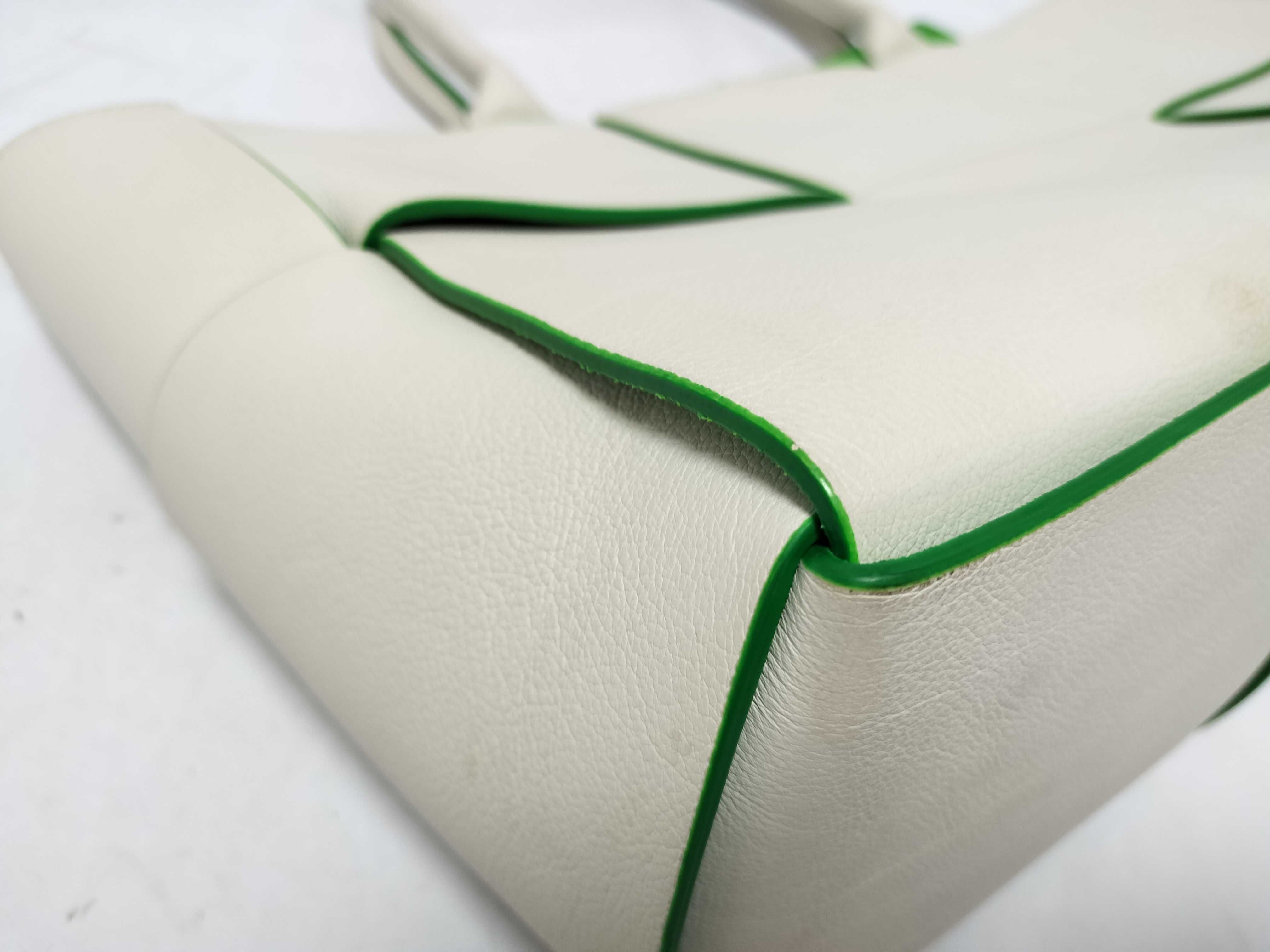 Intrecciato Bottega Veneta Arco Tote Maxi Intrecciato Green Tote Bag — view 7