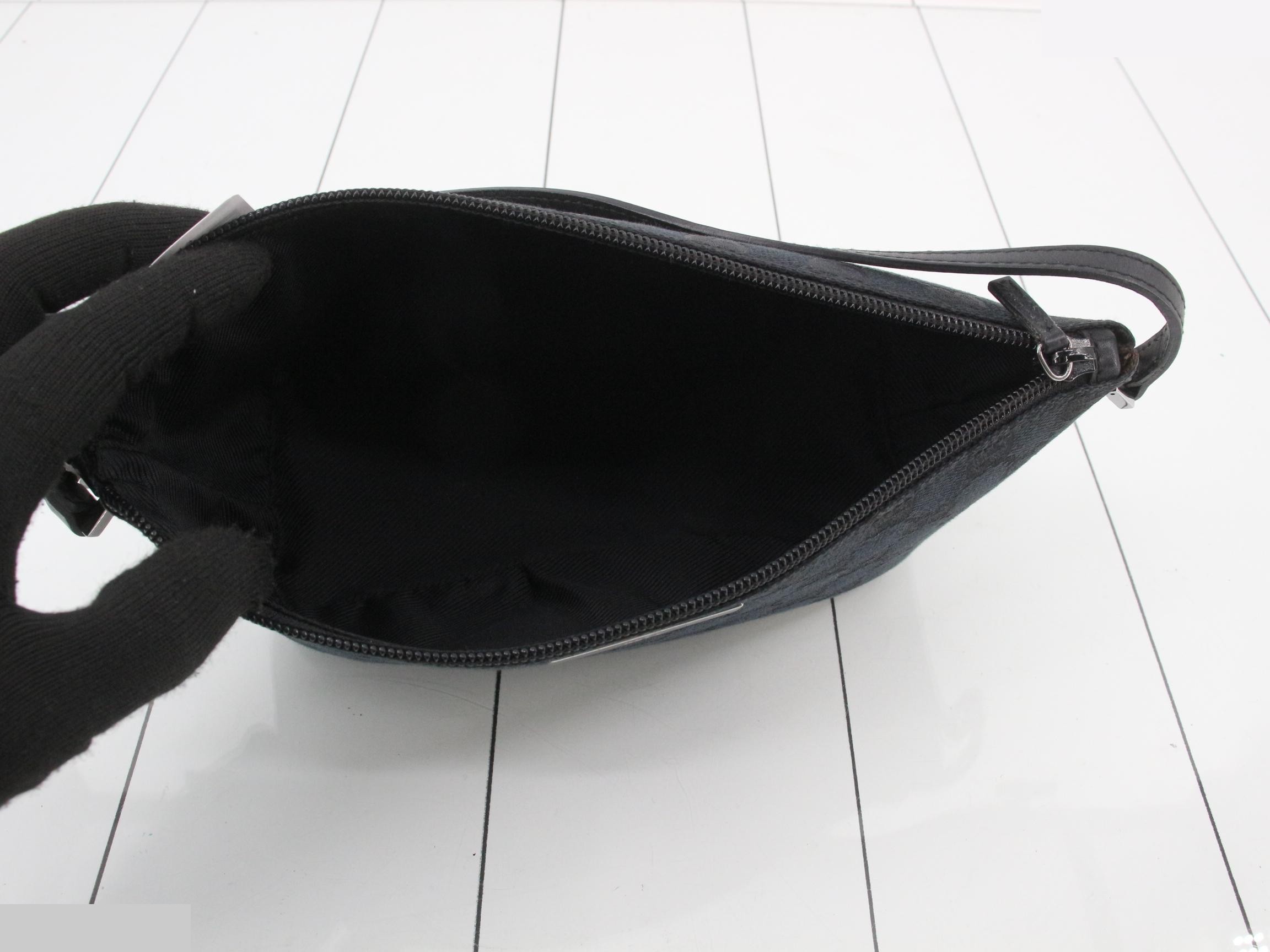 GG Canvas Accessoires Pouch — view 4