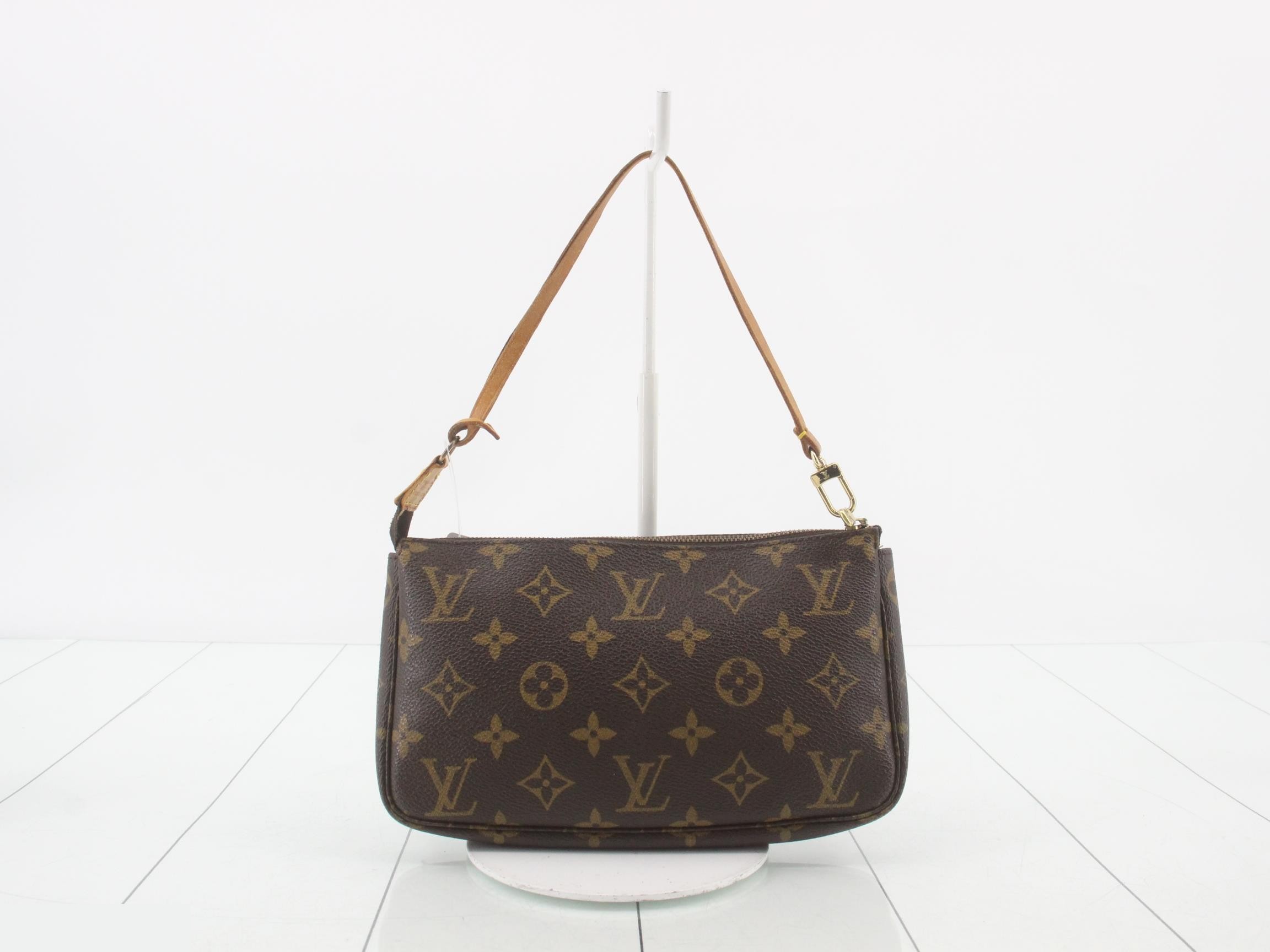 M51980 Monogram Accessoires Pouch — view 2