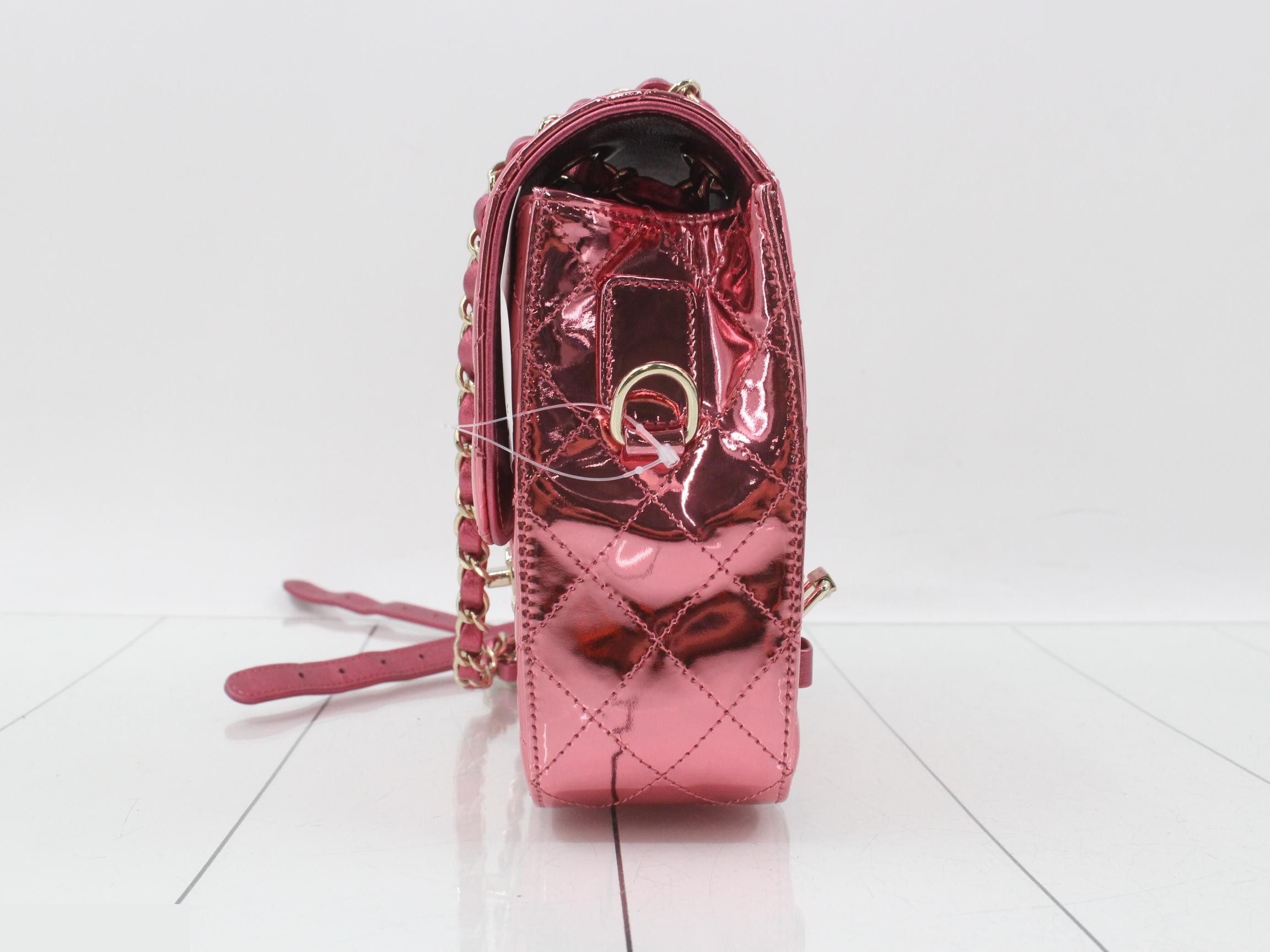 Matelassé enamel chain backpack — view 3