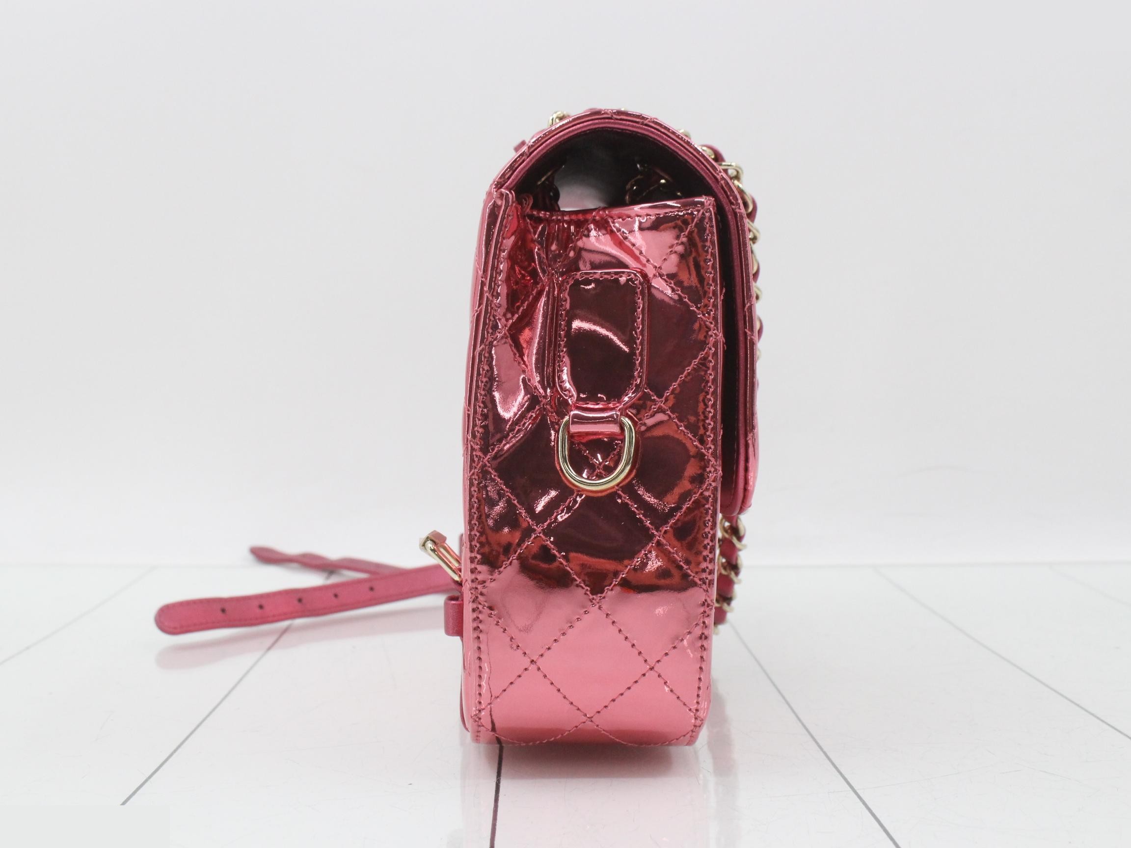Matelassé enamel chain backpack — view 4