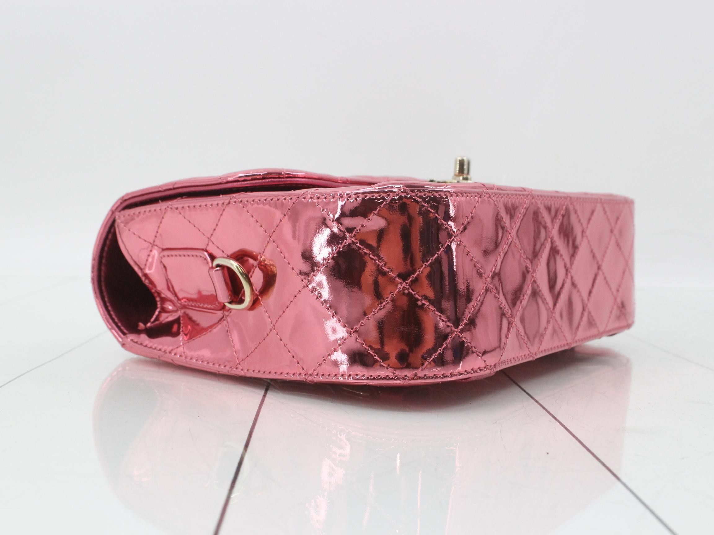 Matelassé enamel chain backpack — view 5