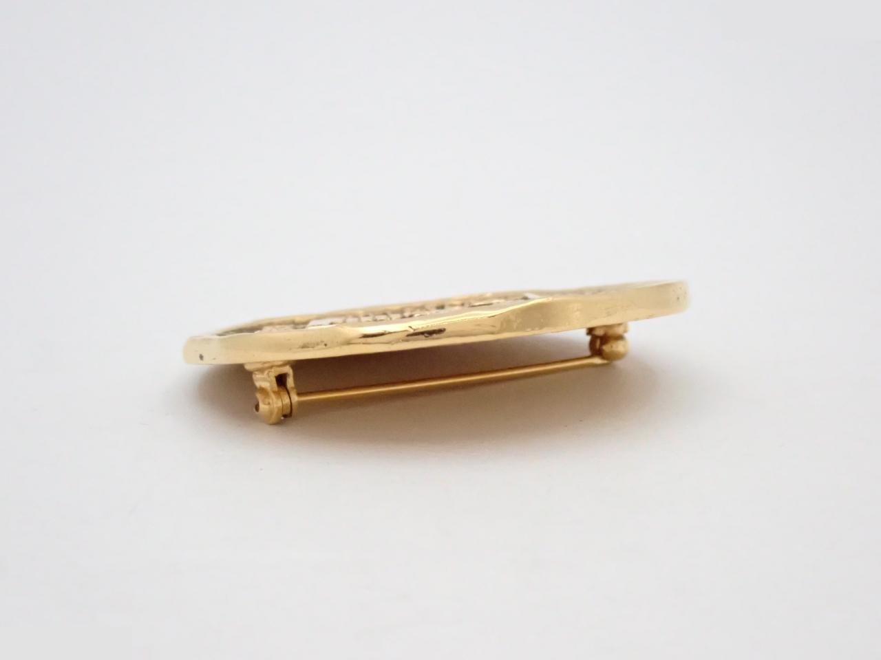 Gold brooch — view 3