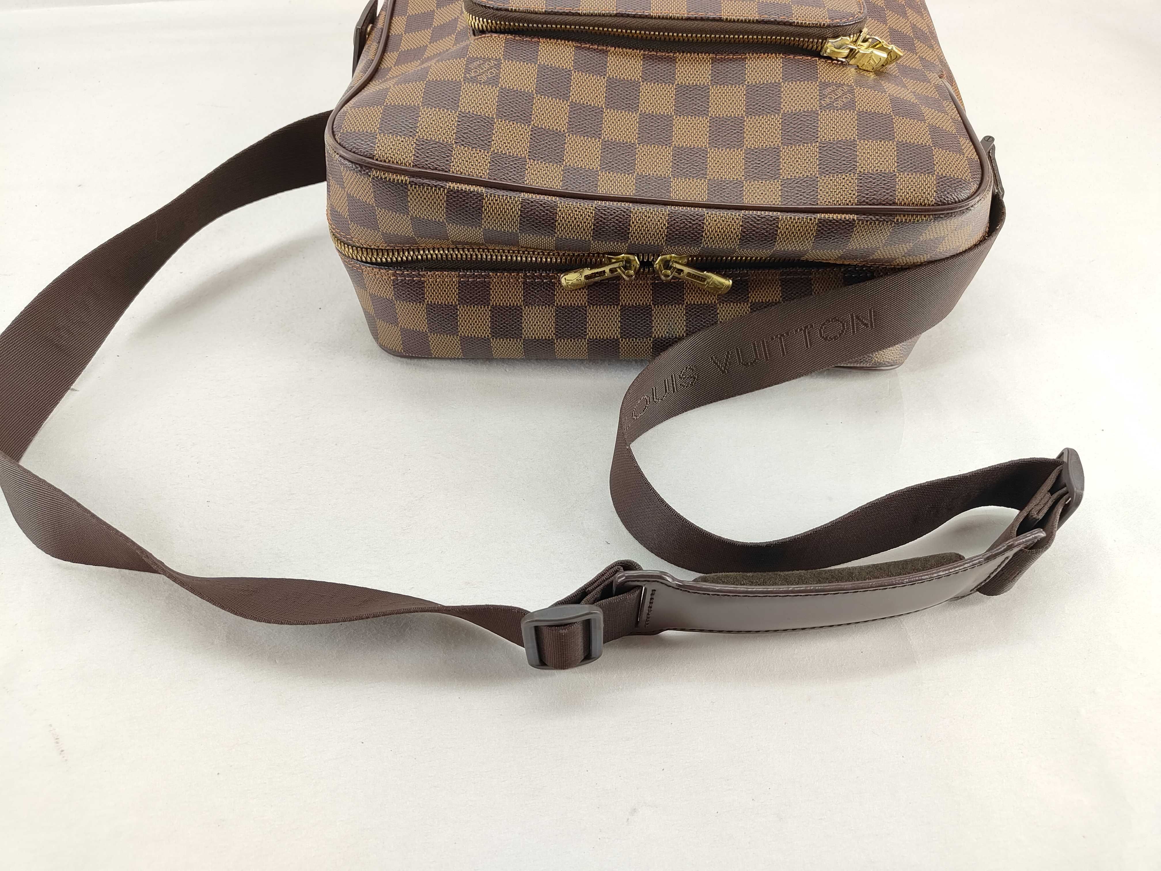 Damier Olaf GM N41440 Shoulder Bag — view 4