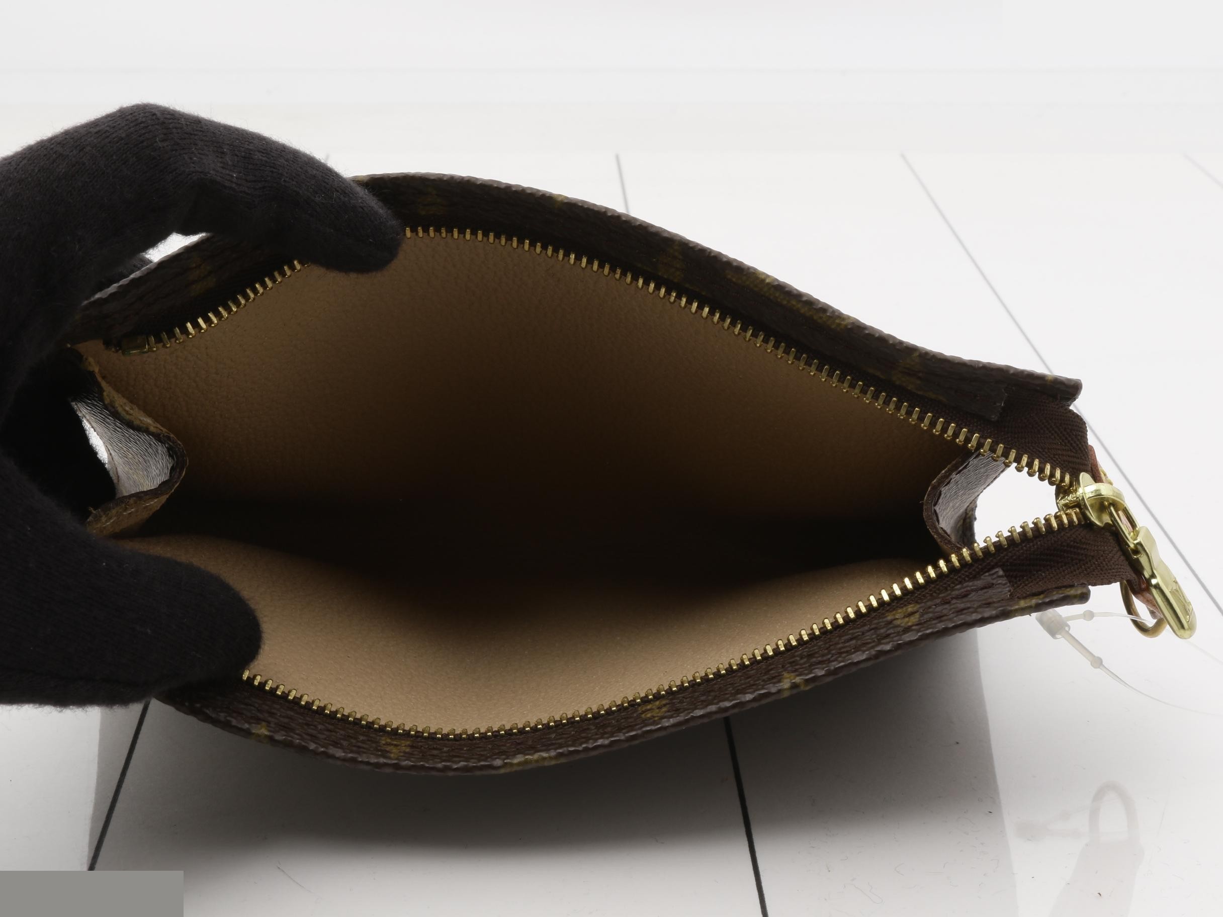 Monogram Bucket PM included pouch — view 4