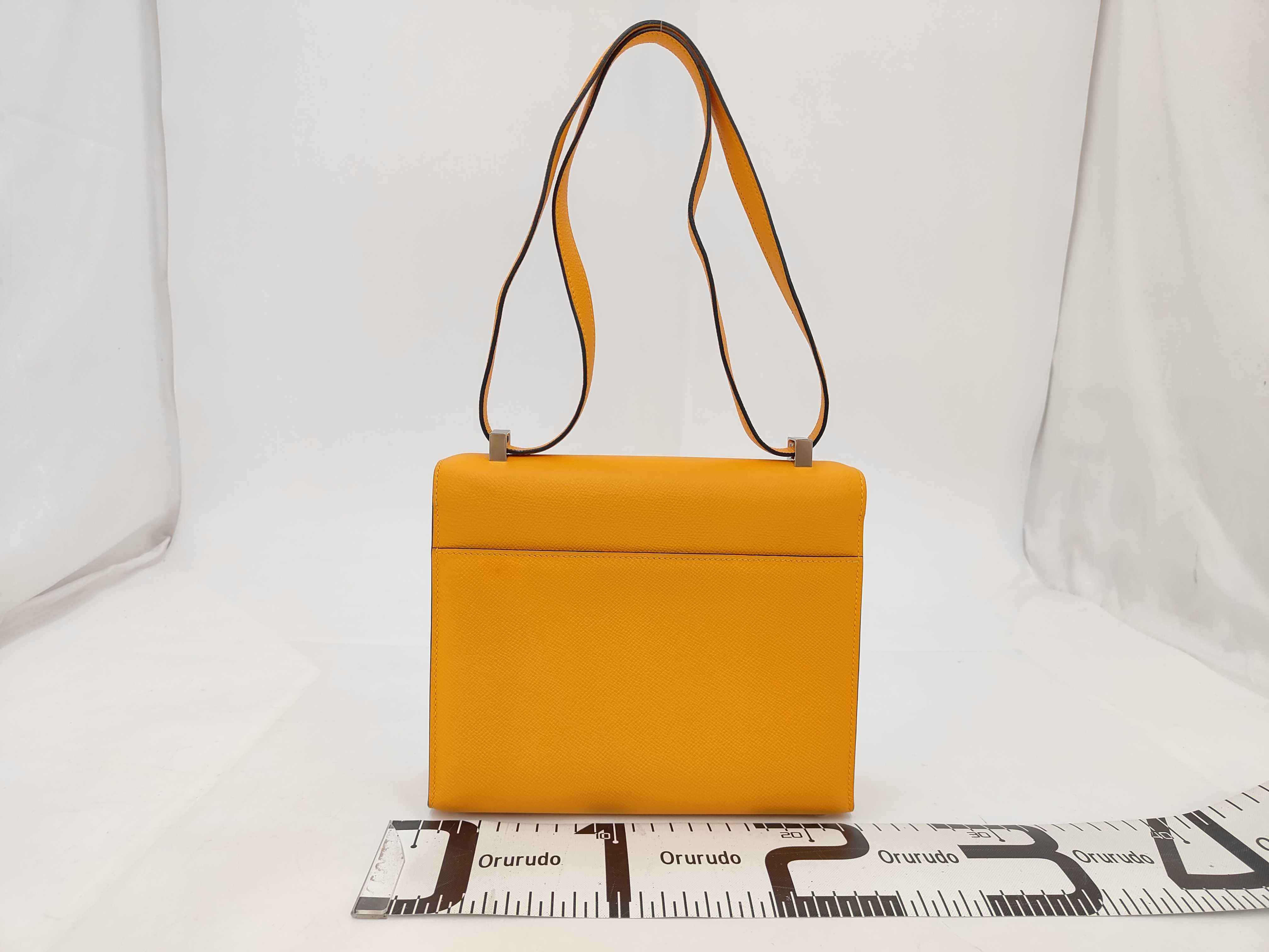 Veroux 23 Jaune Ambre Epsom Silver Shoulder Bag (A stamp) — view 2