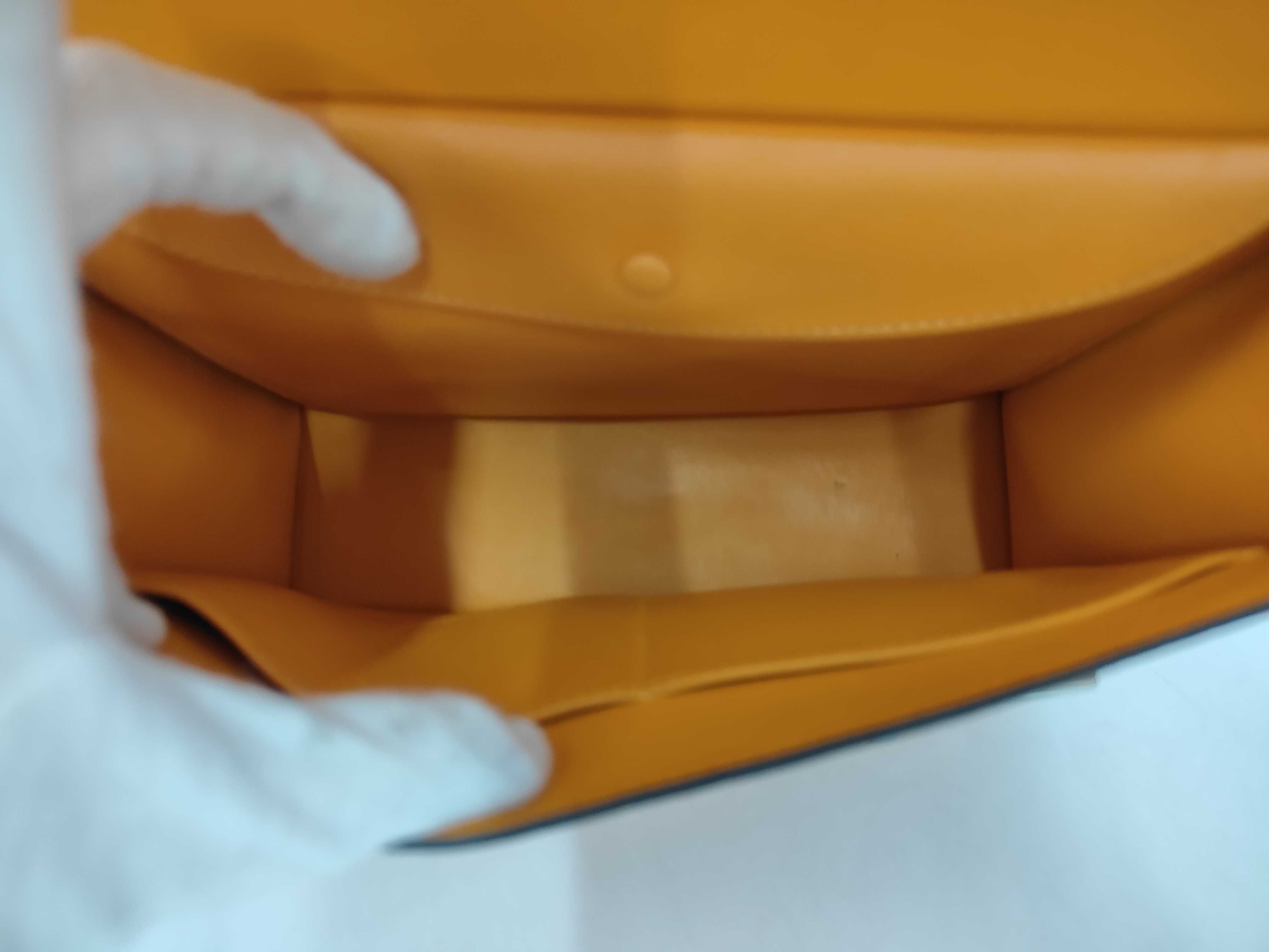 Veroux 23 Jaune Ambre Epsom Silver Shoulder Bag (A stamp) — view 11
