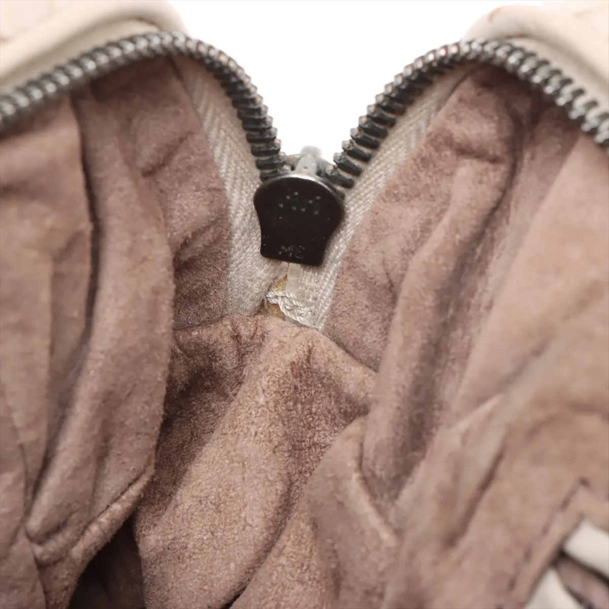 Intrecciato Leather Handbag Beige — view 11