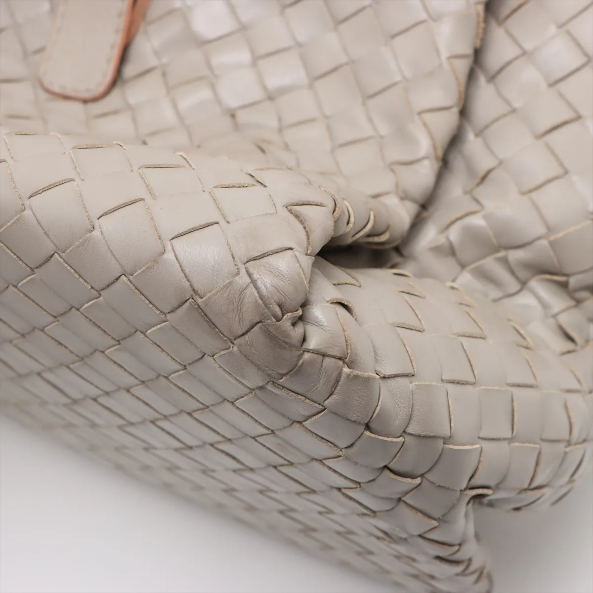 Intrecciato Leather Handbag Beige — view 15