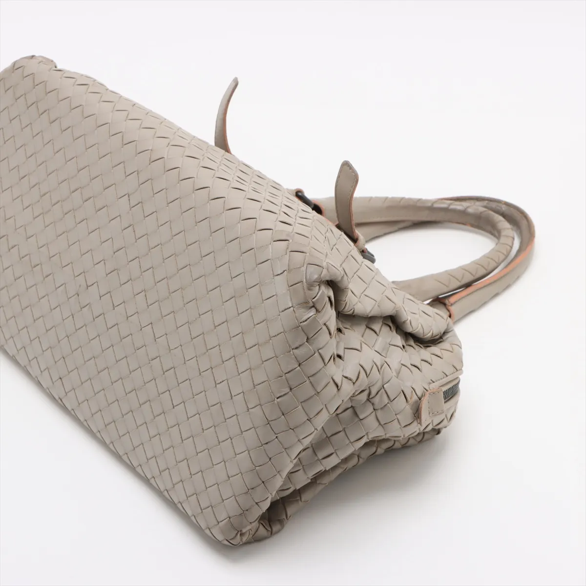 Intrecciato Leather Handbag Beige — view 3
