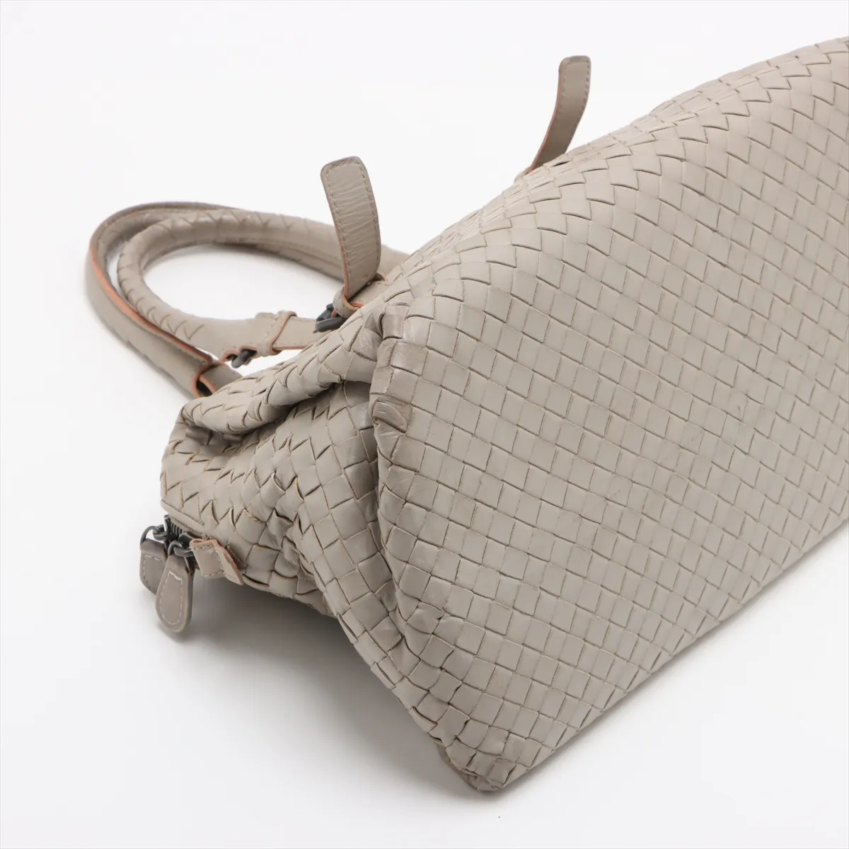 Intrecciato Leather Handbag Beige — view 4