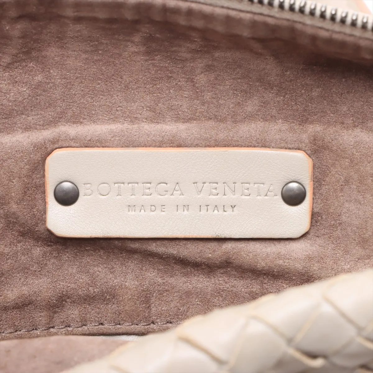 Intrecciato Leather Handbag Beige — view 10