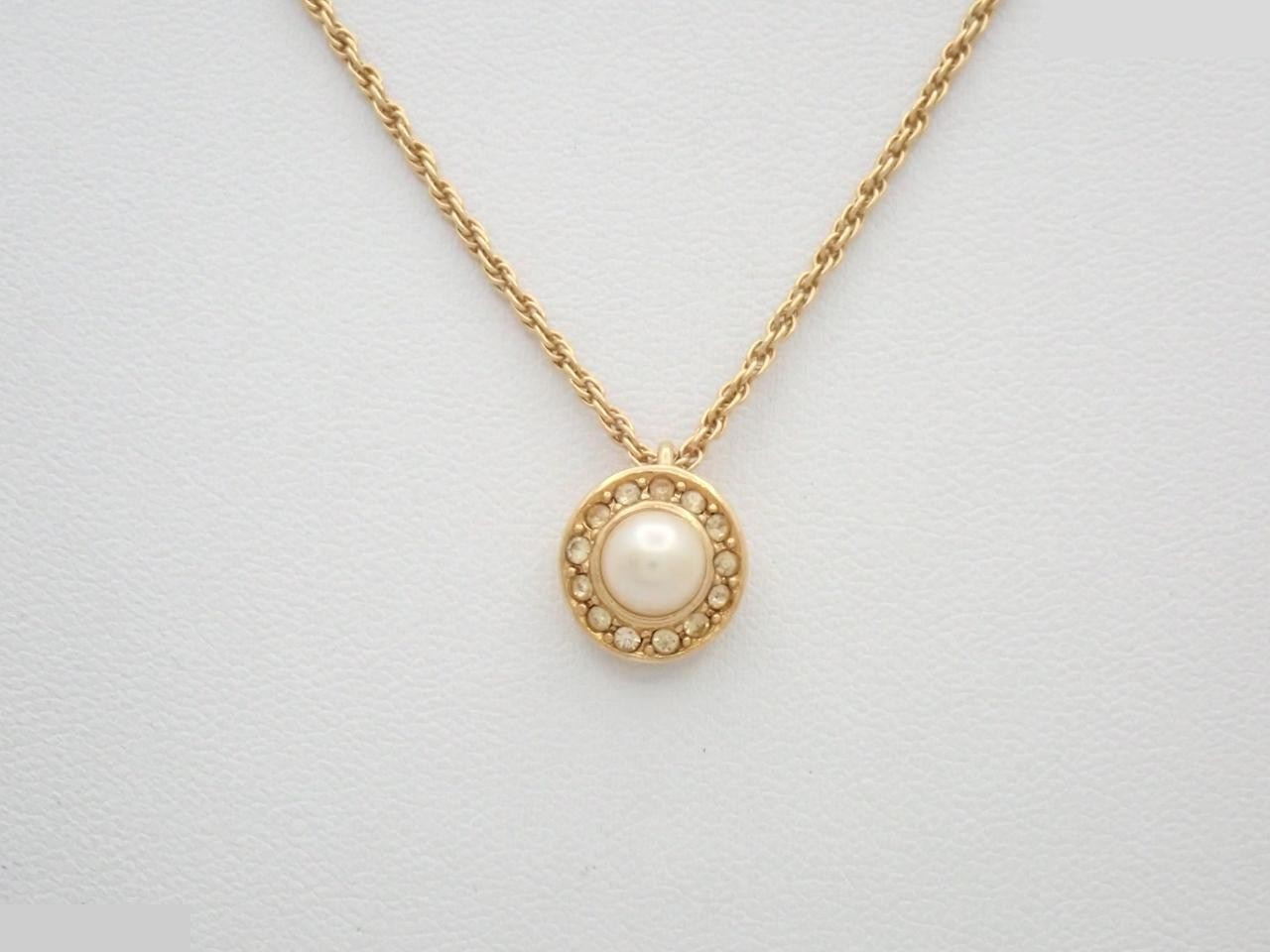 Other line: Precious metal necklaces and pendants, neck circumference approximately 42 cm.