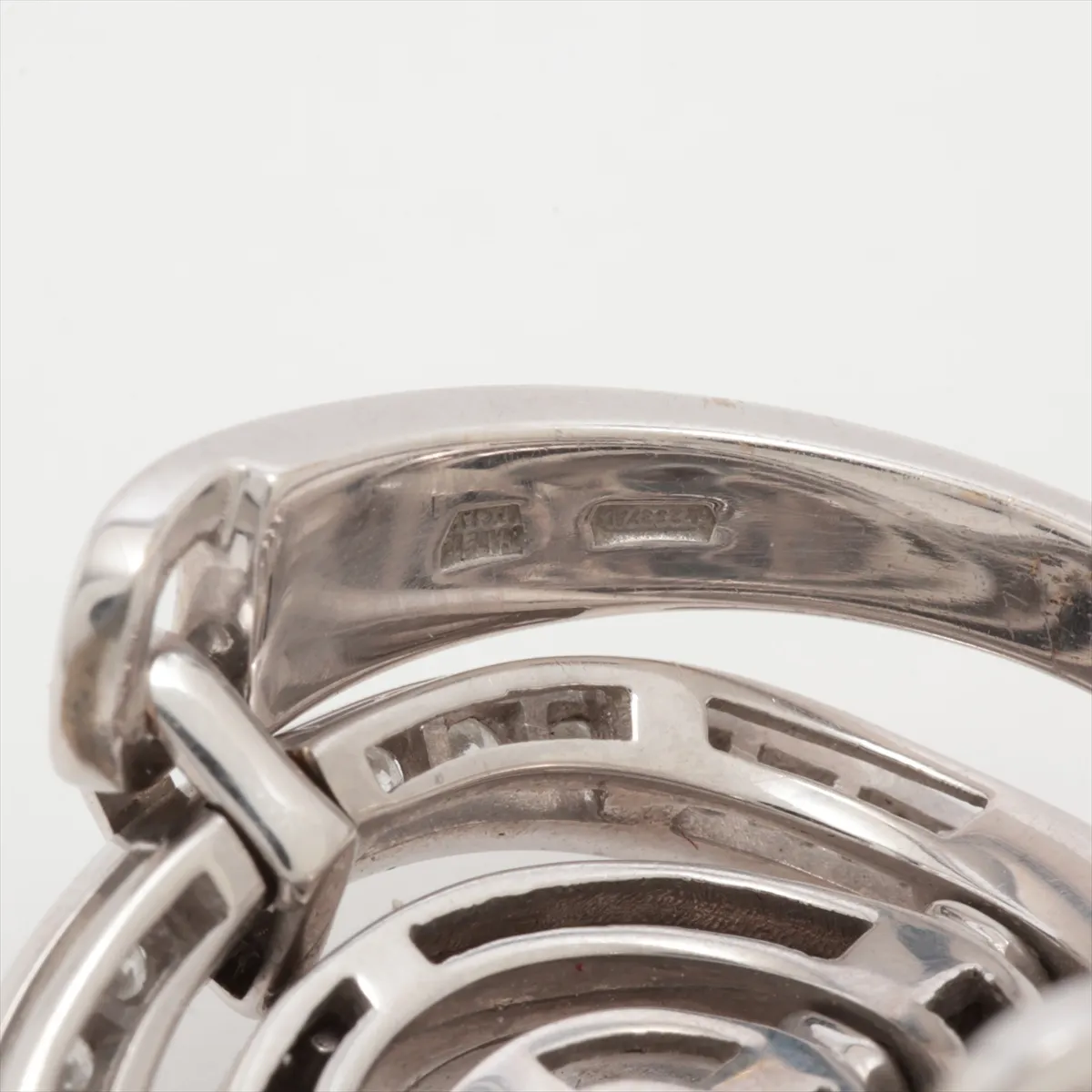 Astrale Cerchi diamond ring, 750 (WG), 9.3g. Stone has — view 3