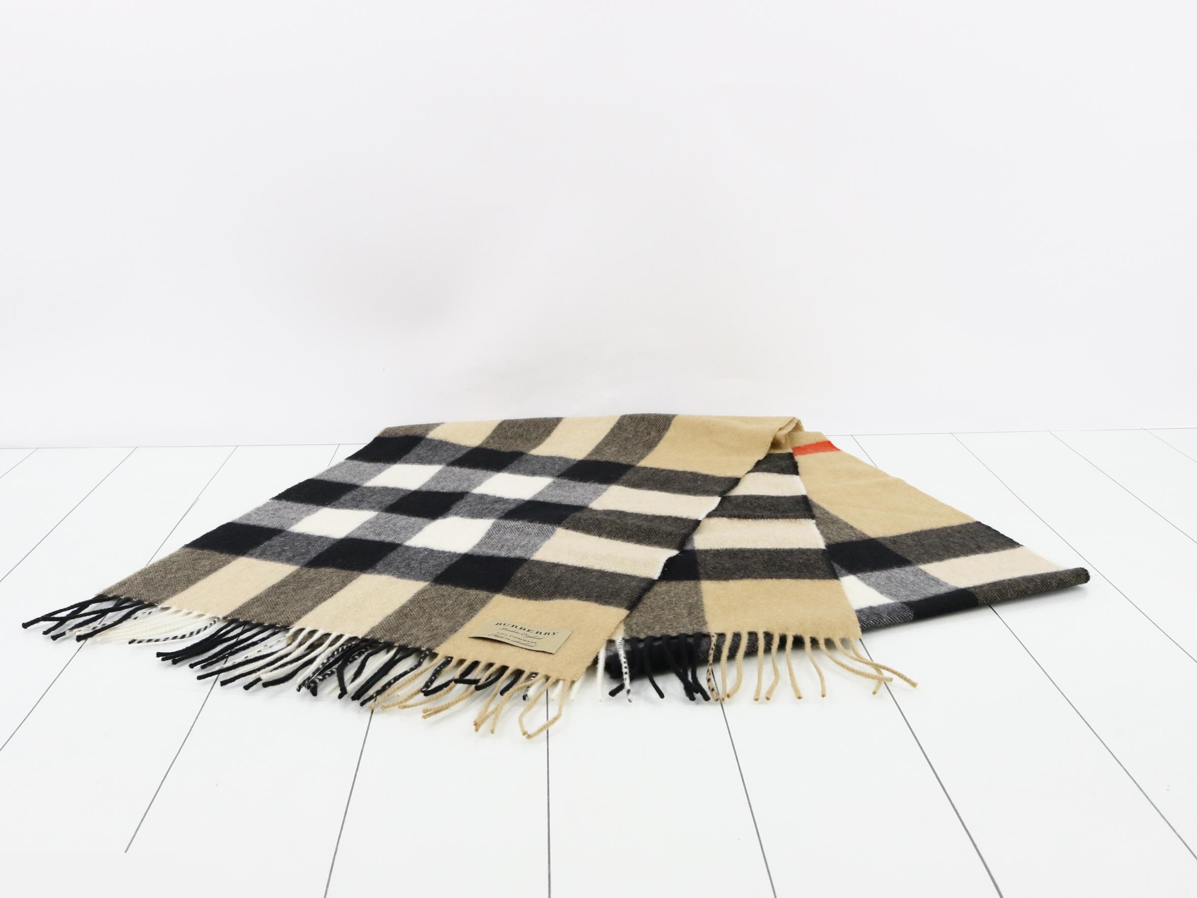 Other lines: Small items, accessories, and scarves — view 2