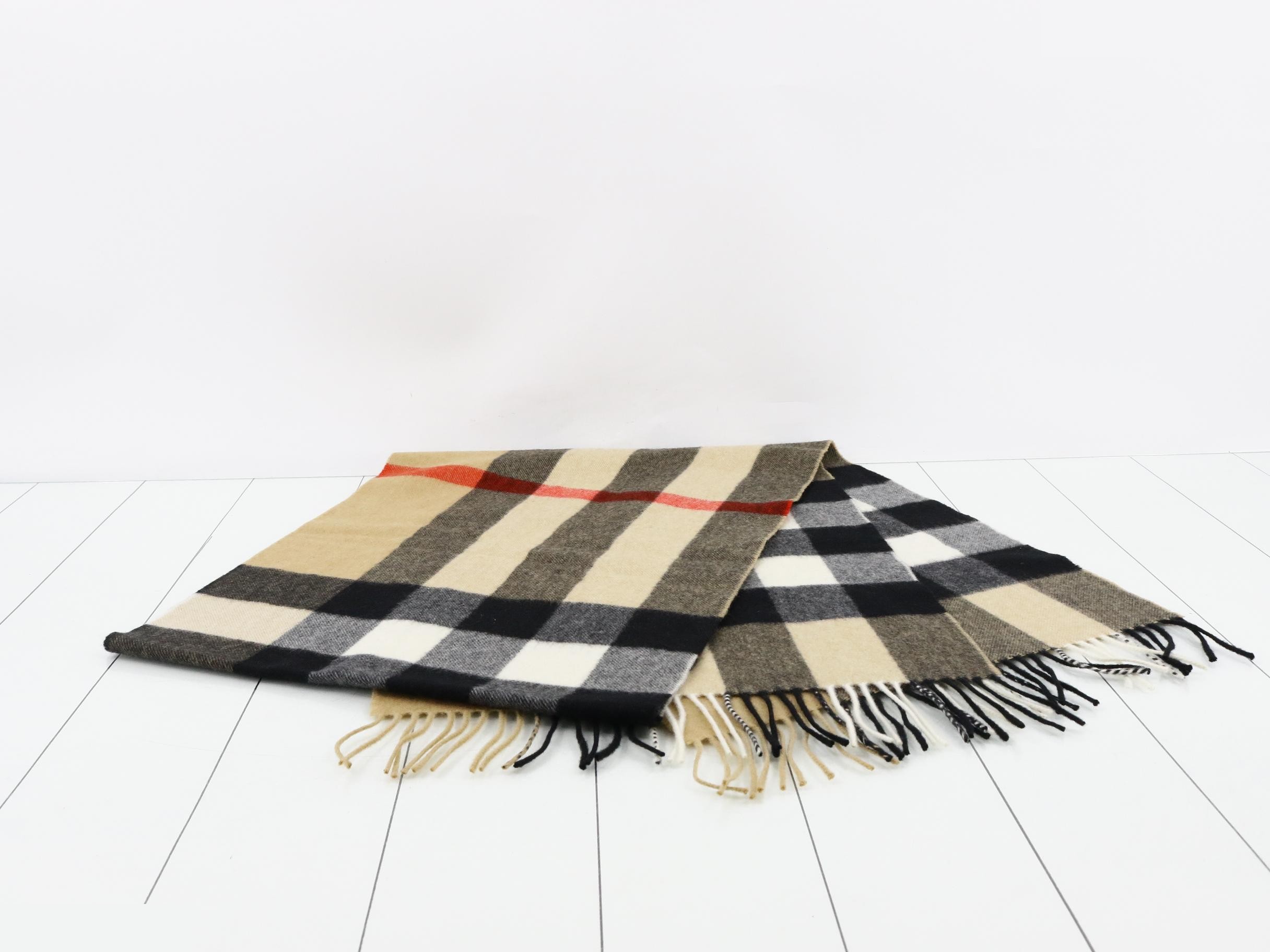 Other lines: Small items, accessories, and scarves — view 3