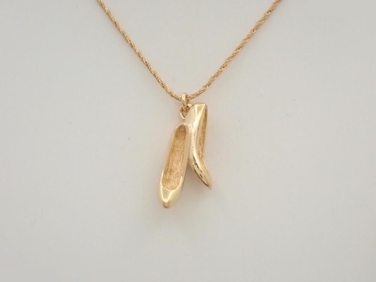 Other lines: Precious metals, necklaces, pendants