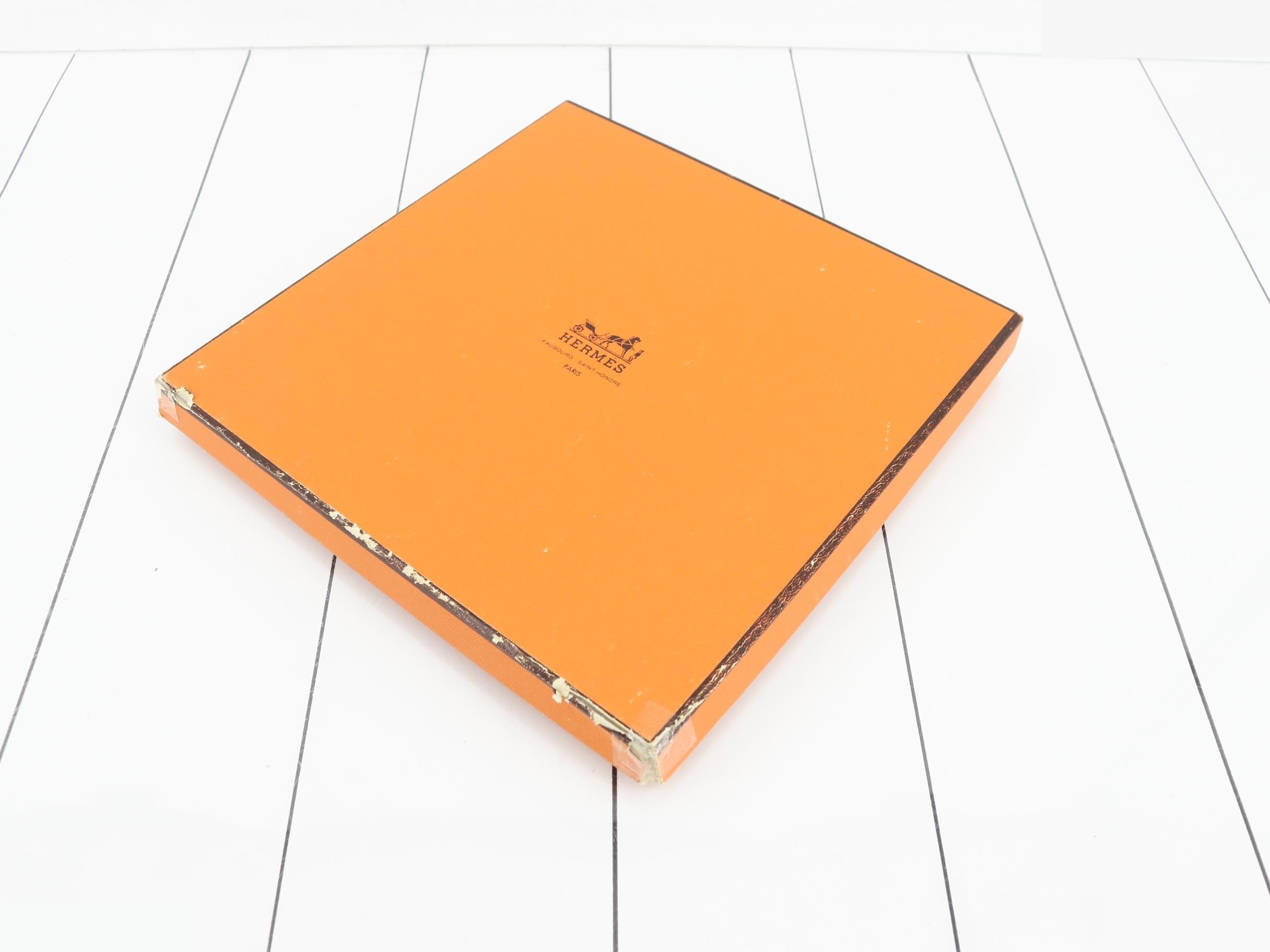 Carre 90 Silk LES CLES Scarf — view 4