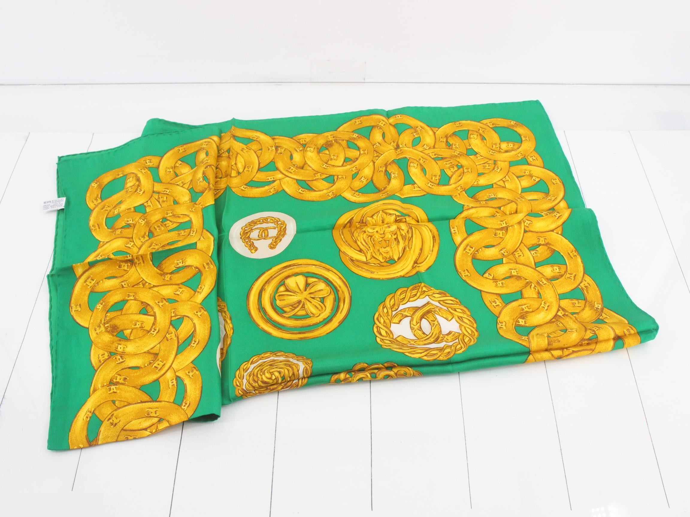 Scarf with tag — view 3