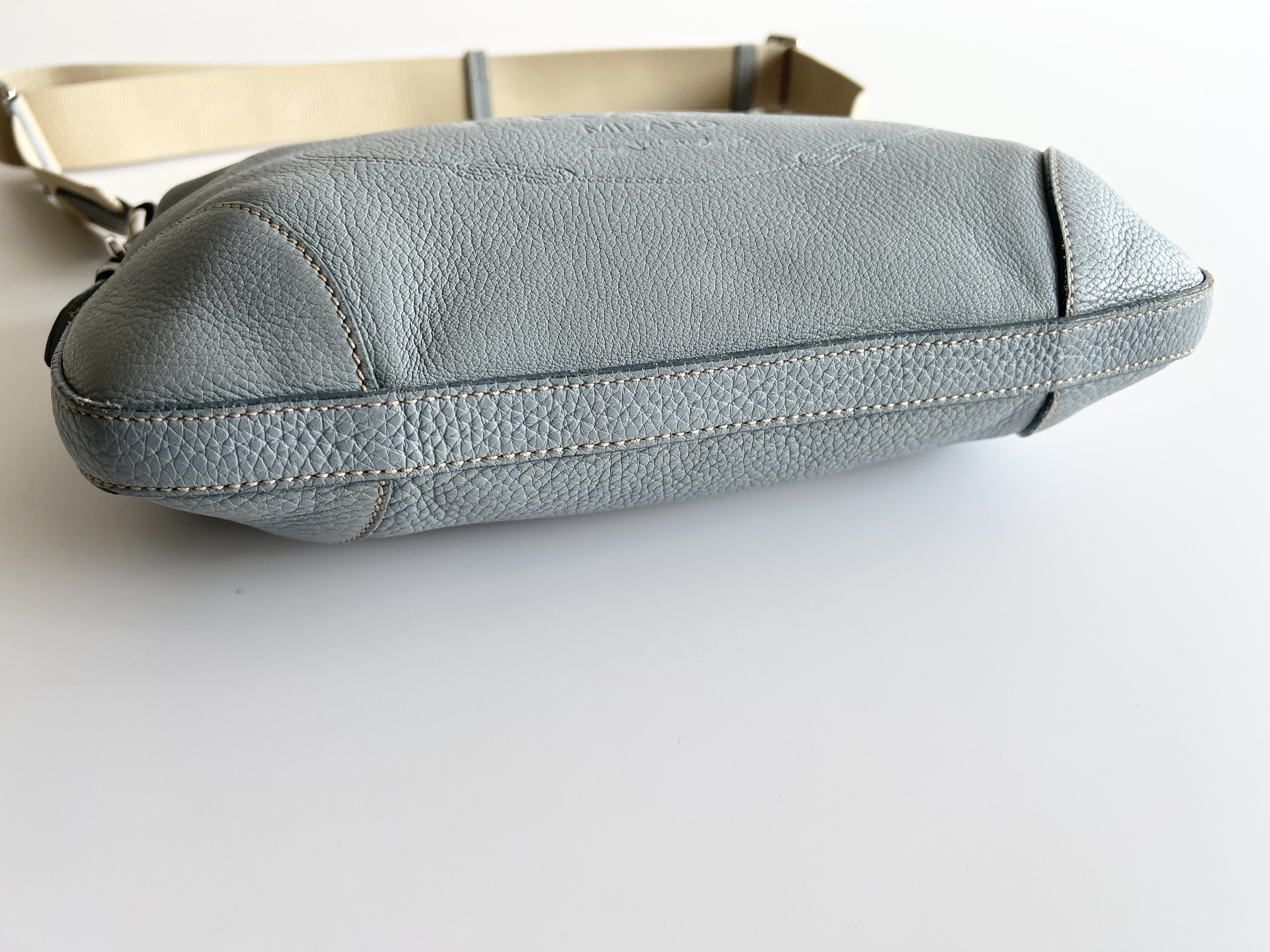 Phoenix Vitello Daino Leather Embossed Logo Shoulder Bag (One-Shoulder Bag) — view 12
